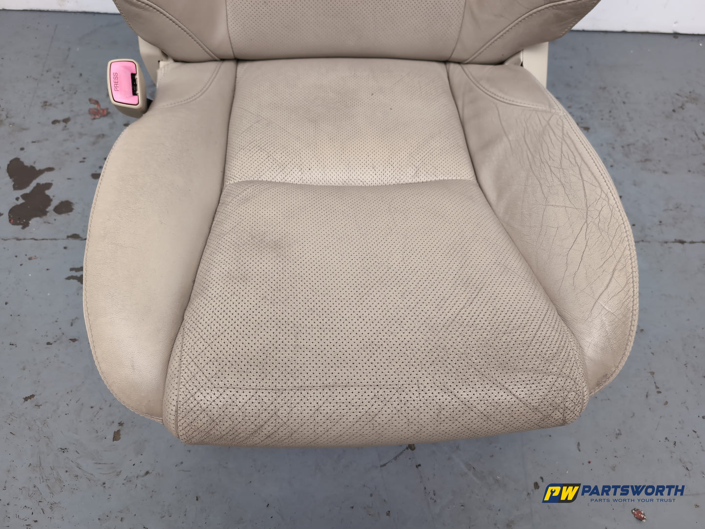Seat Front RH 6