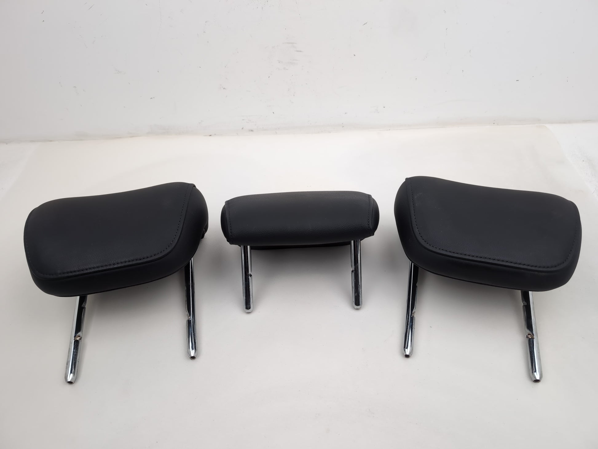 Rear Headrest 6