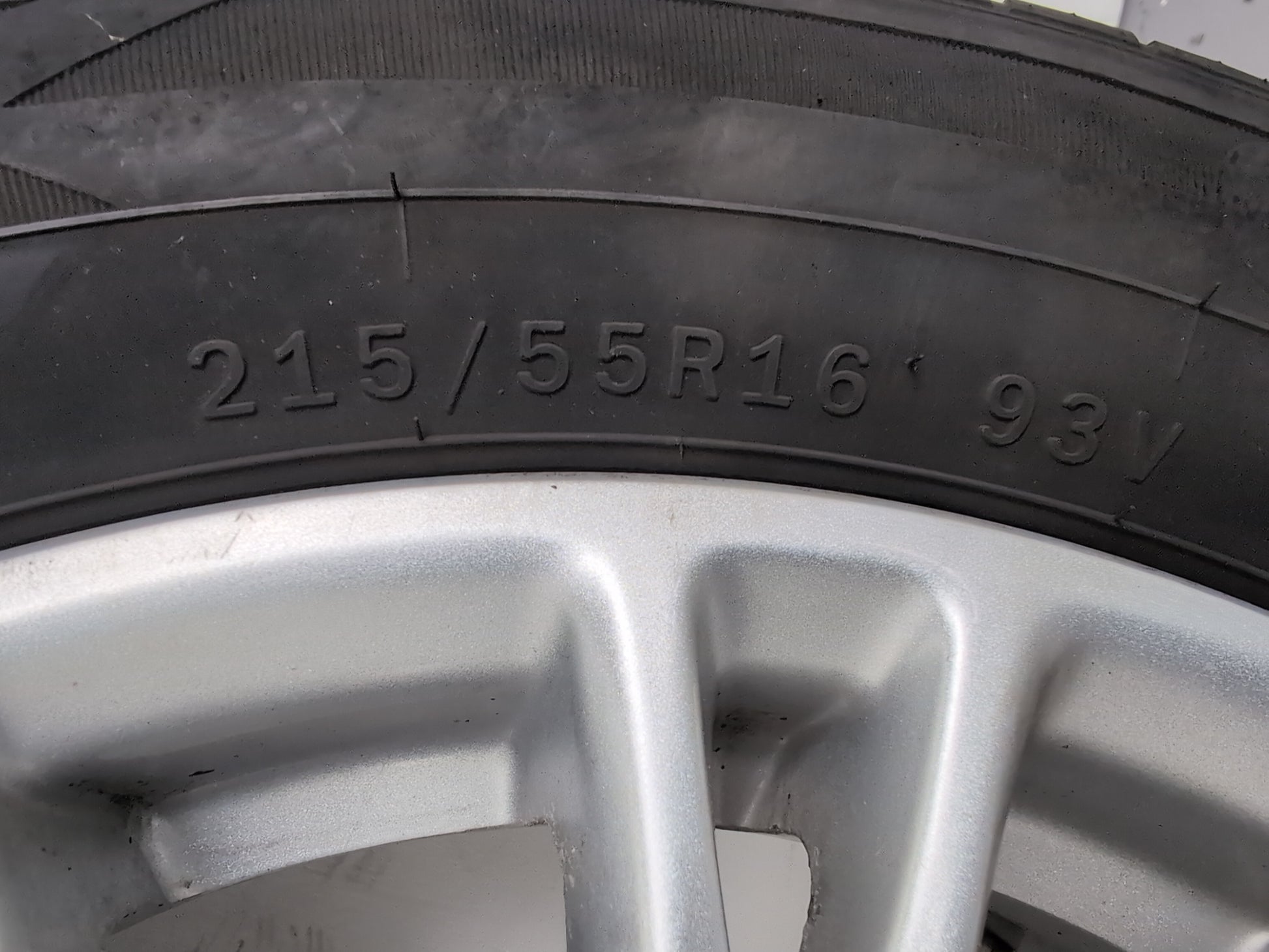 Ford Focus Zetec Tdci Wheel With Tyre 215/55 R16 7jx16h2x50 - photo 6