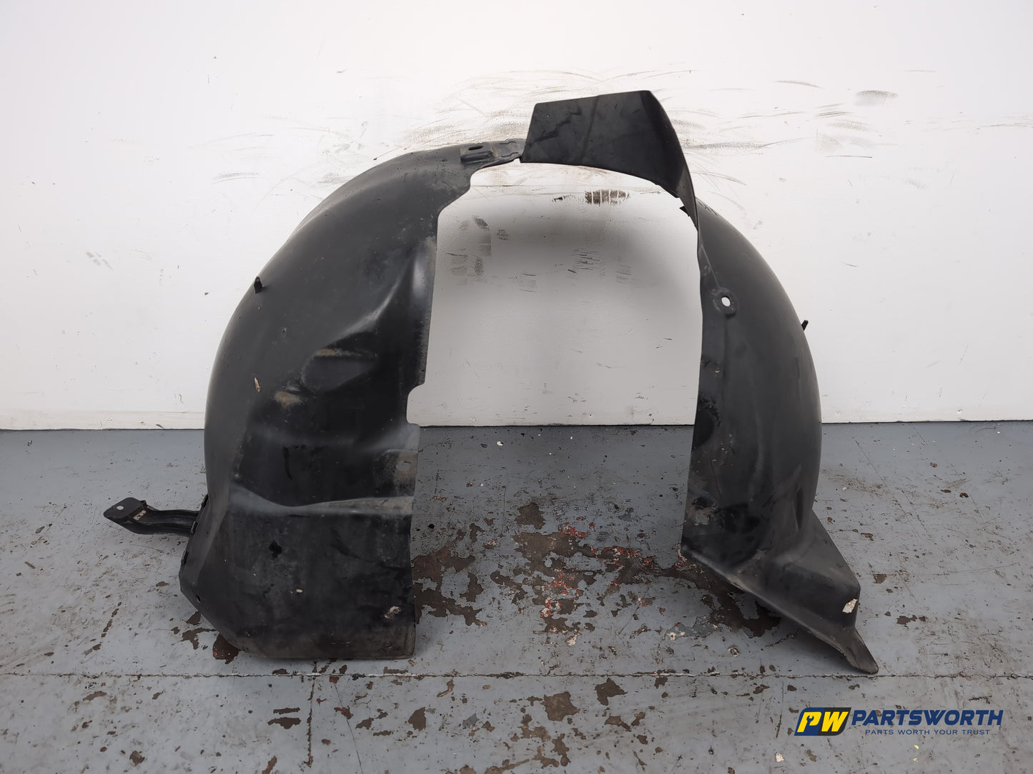Moulding Wheel Arch Front RH 6