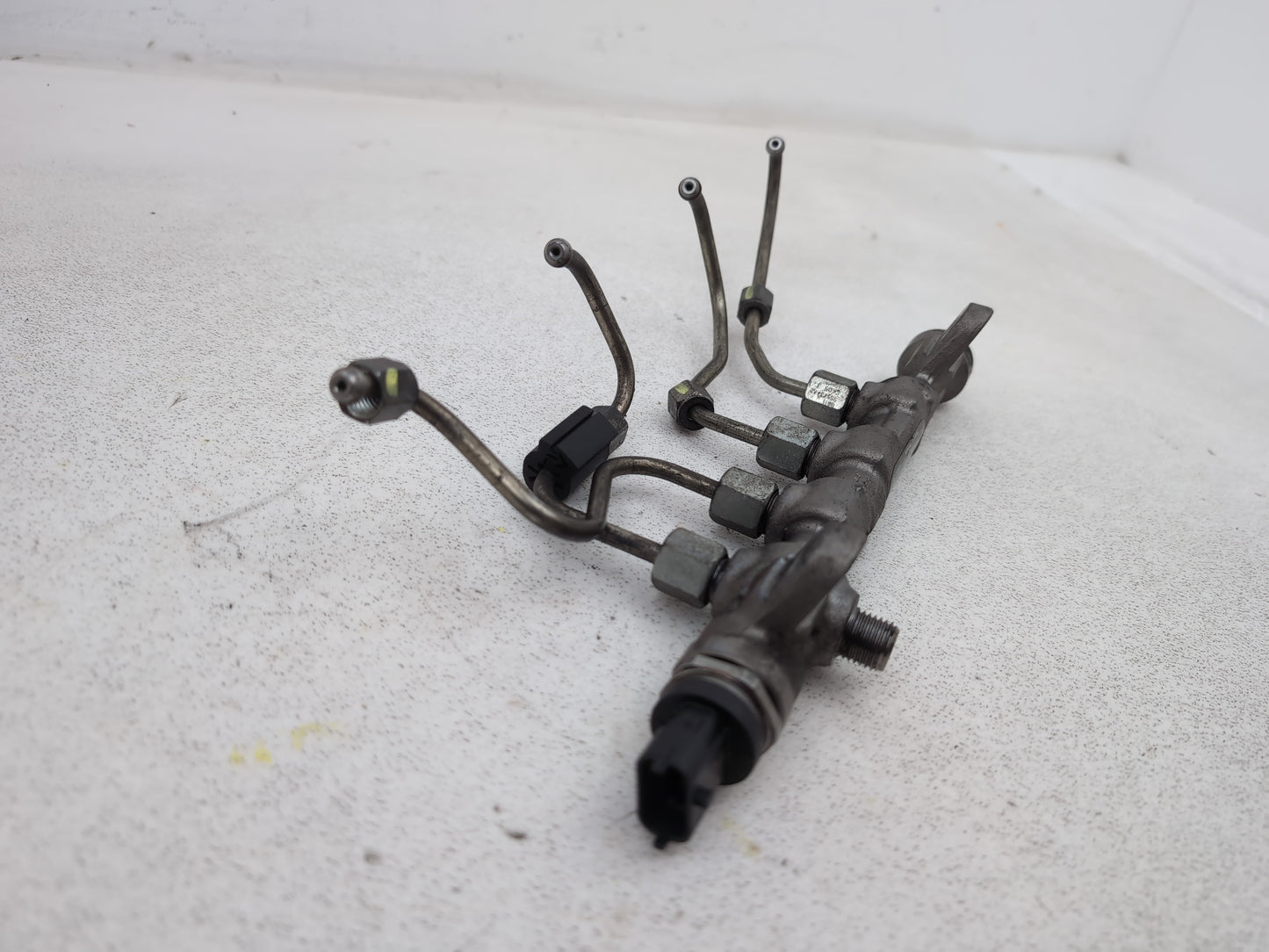 Fuel Rail 6