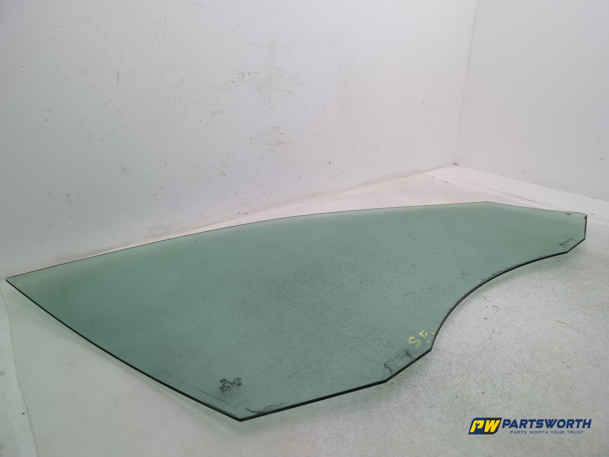 Door Glass Front LH 6