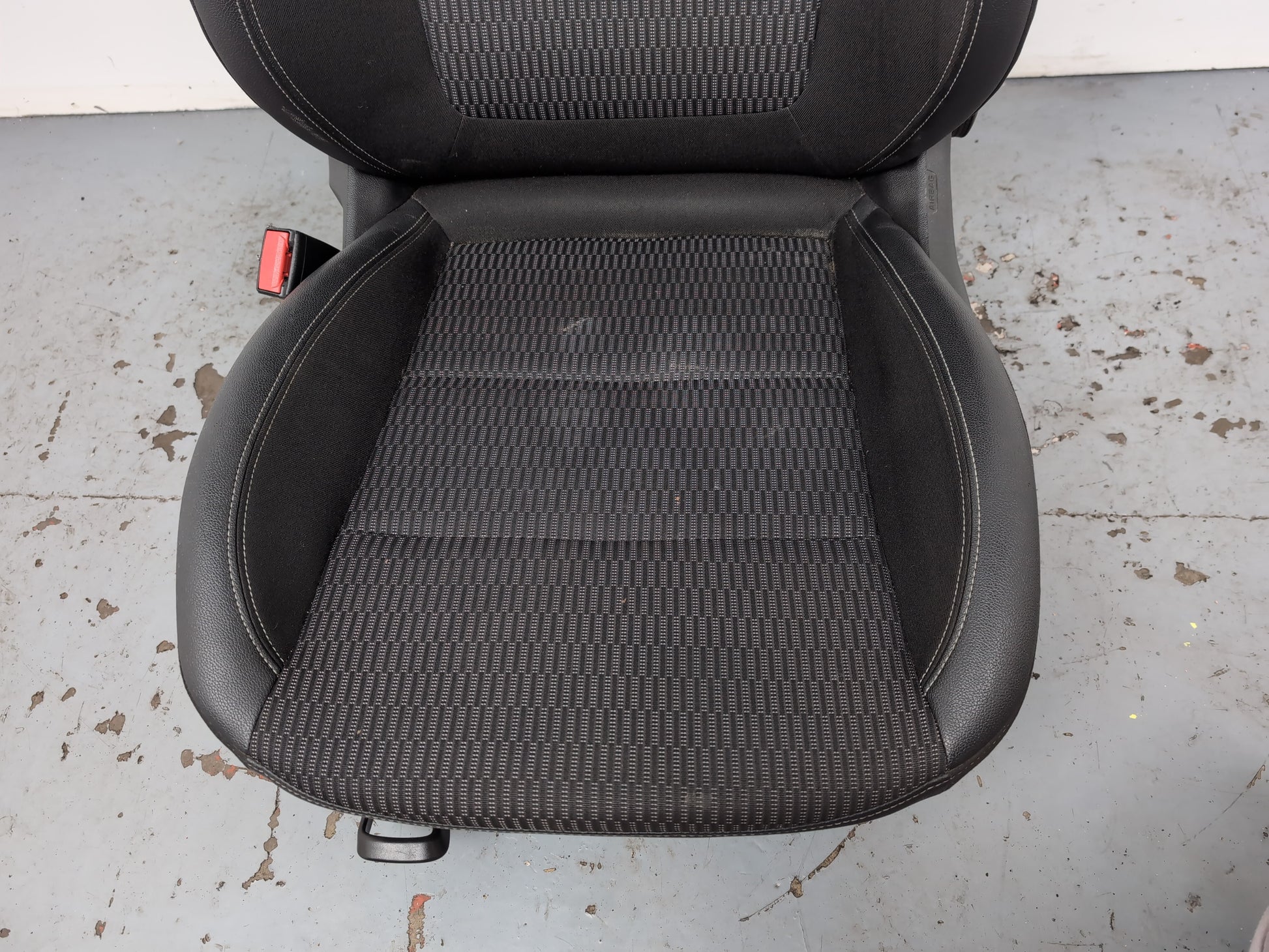 Seat Front LH 6