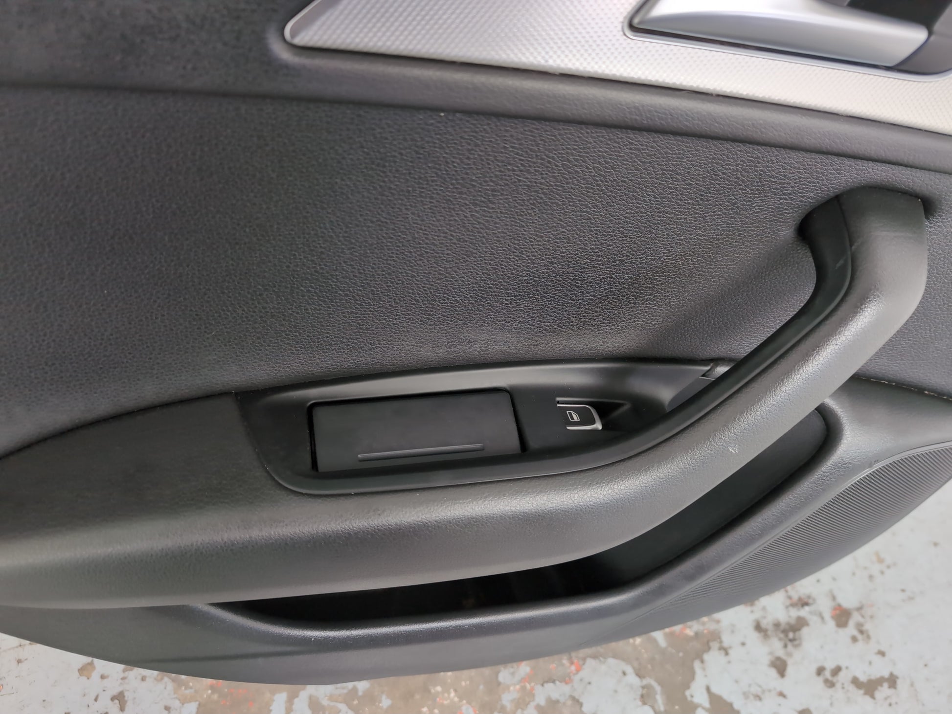 Door Rear LH 12