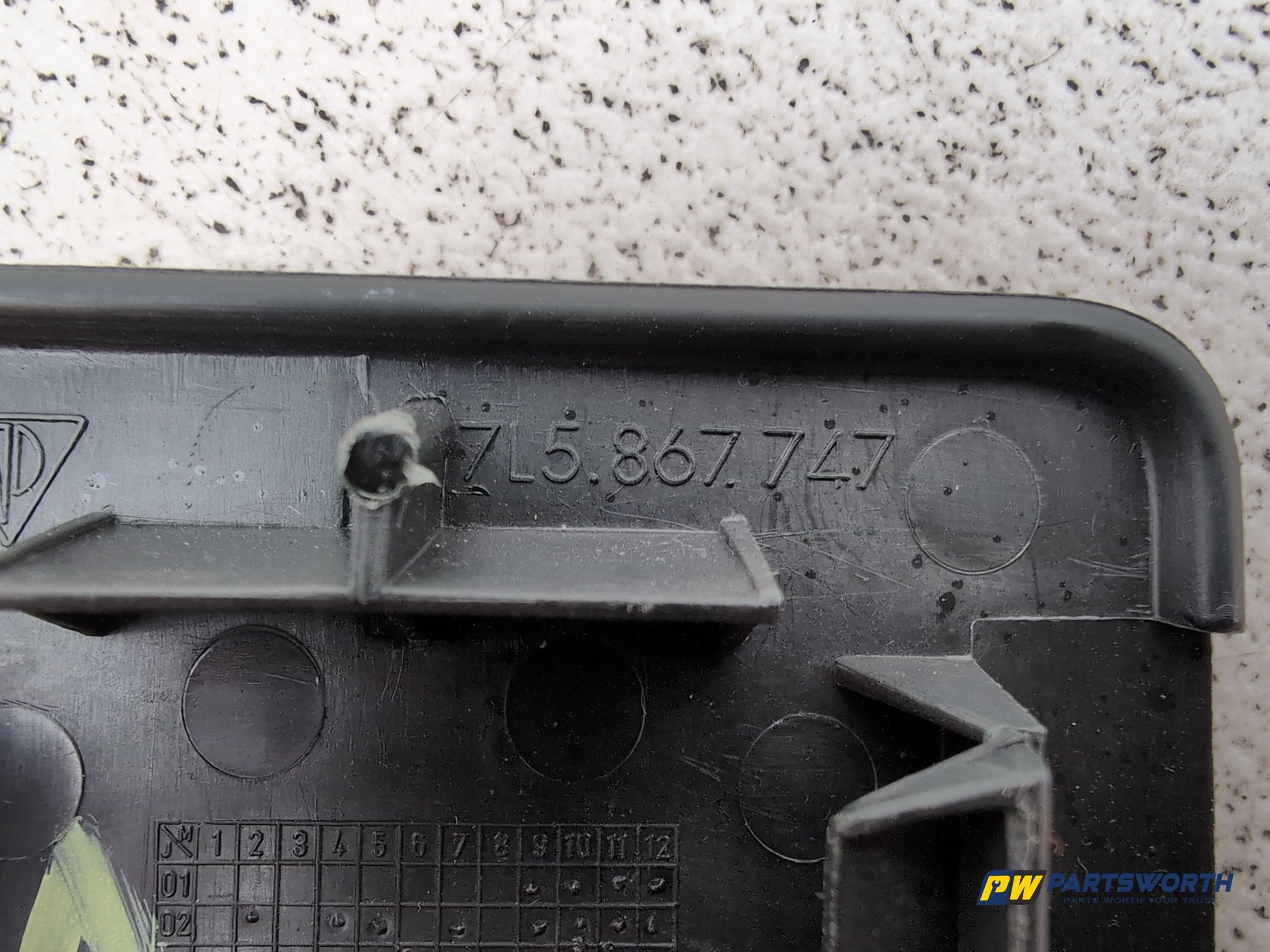 Porsche Cayenne Tiptronic S Rear Emergency Boot Opening Handle Cover 7l5867747 - photo 6