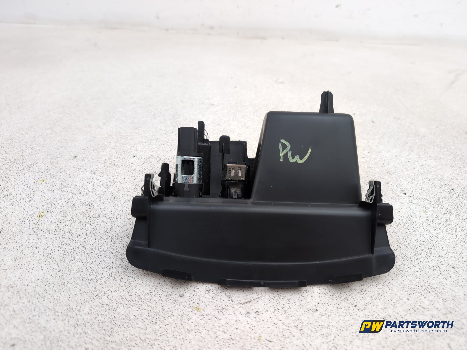 Peugeot 208 Active Usb Lighter Port Trim 9674655277 2012-2019 - photo 6