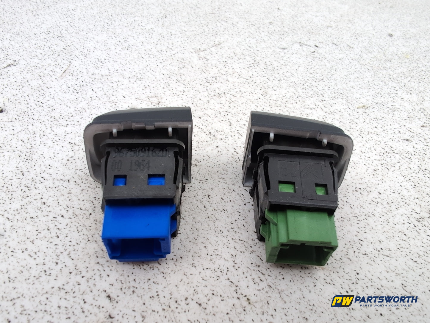 Peugeot 208 Active Child Lock And Hazzard Light Switch 96750883zd 2012-2019 - photo 6