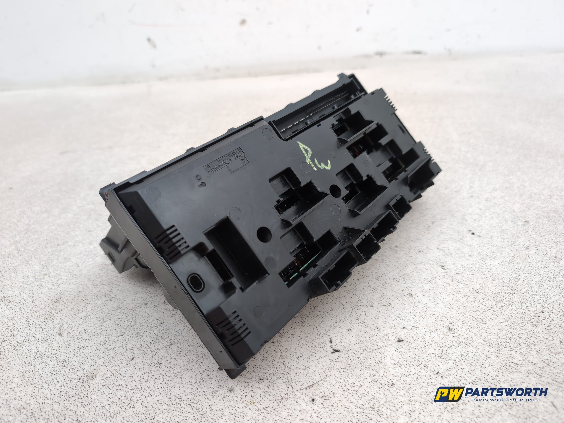 Bmw 5 6 Series F06 F10 F11 F12 F13 Front Fuse Relay Box & Junction Box 9252815 - photo 6