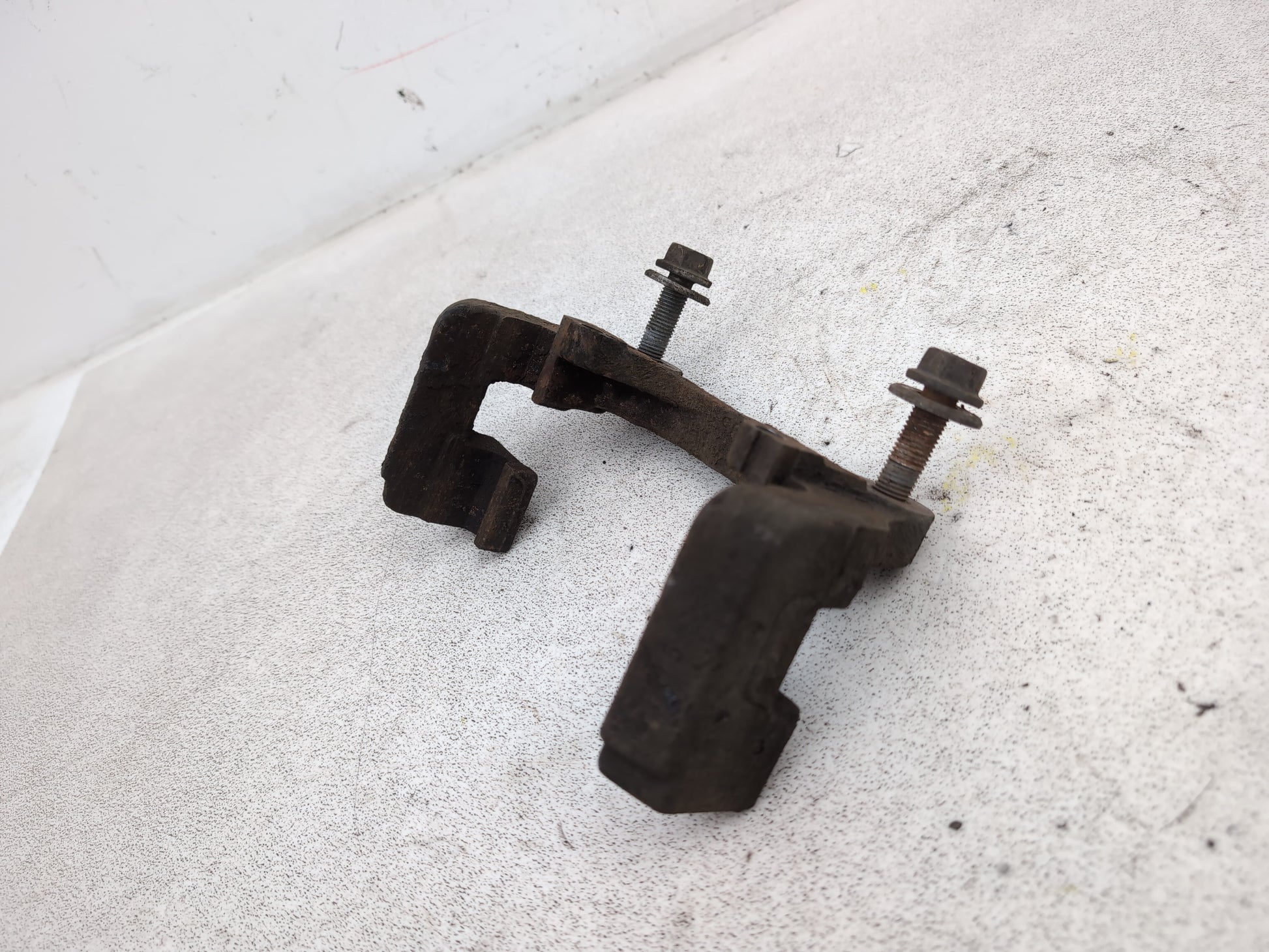 Bmw 5series 520d Se Brake Caliper Support Front Lh Passenger Side 2013-2017 - photo 3