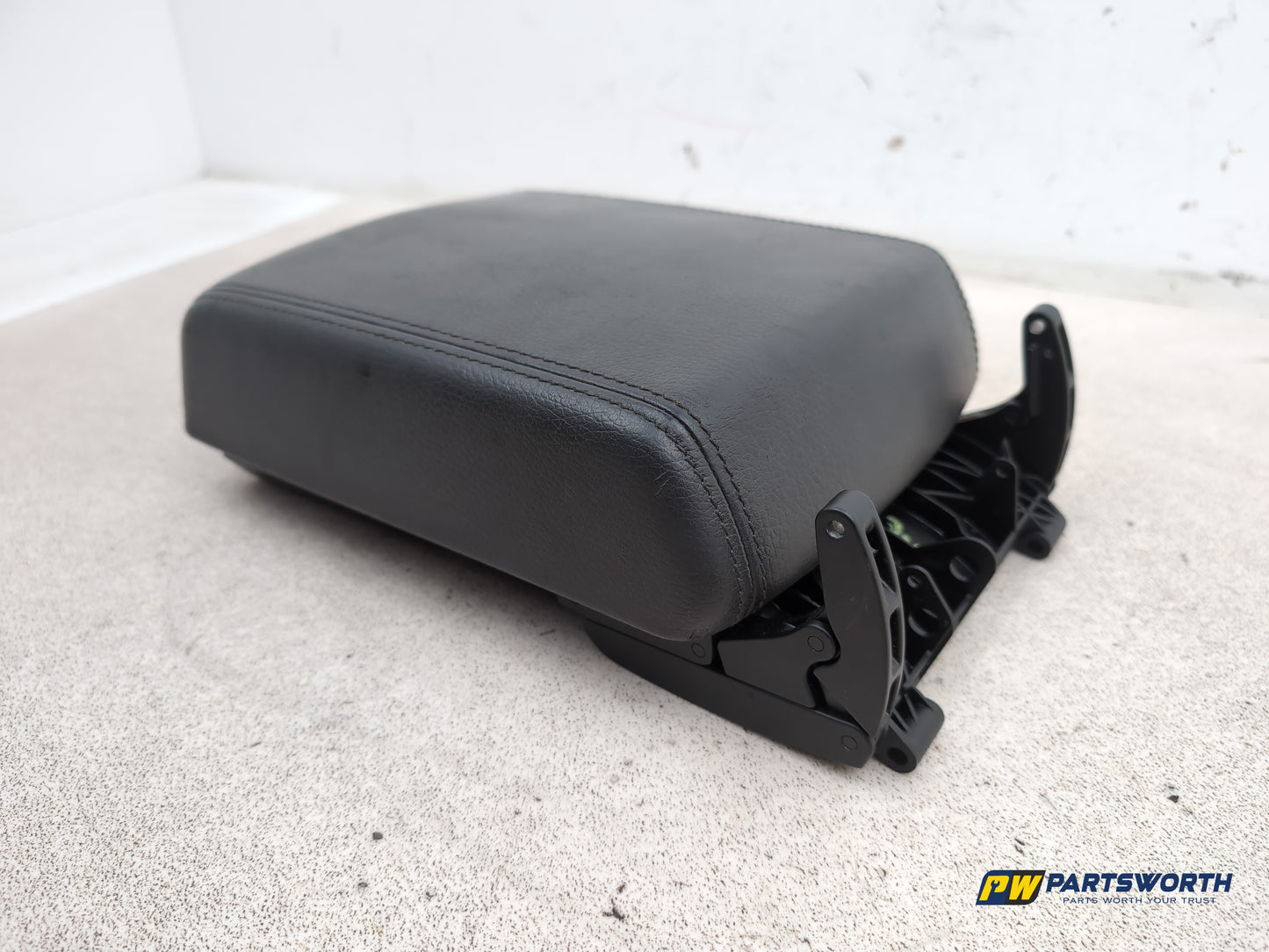 Volkswagen Touareg Altitude V6 Tdi A Centre Console Armrest 2007-2009 - photo 6
