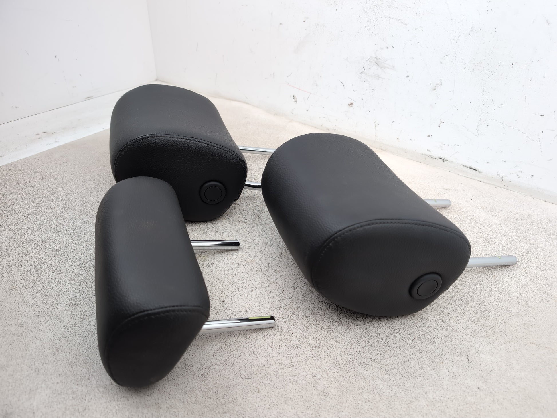 Rear Headrest 6