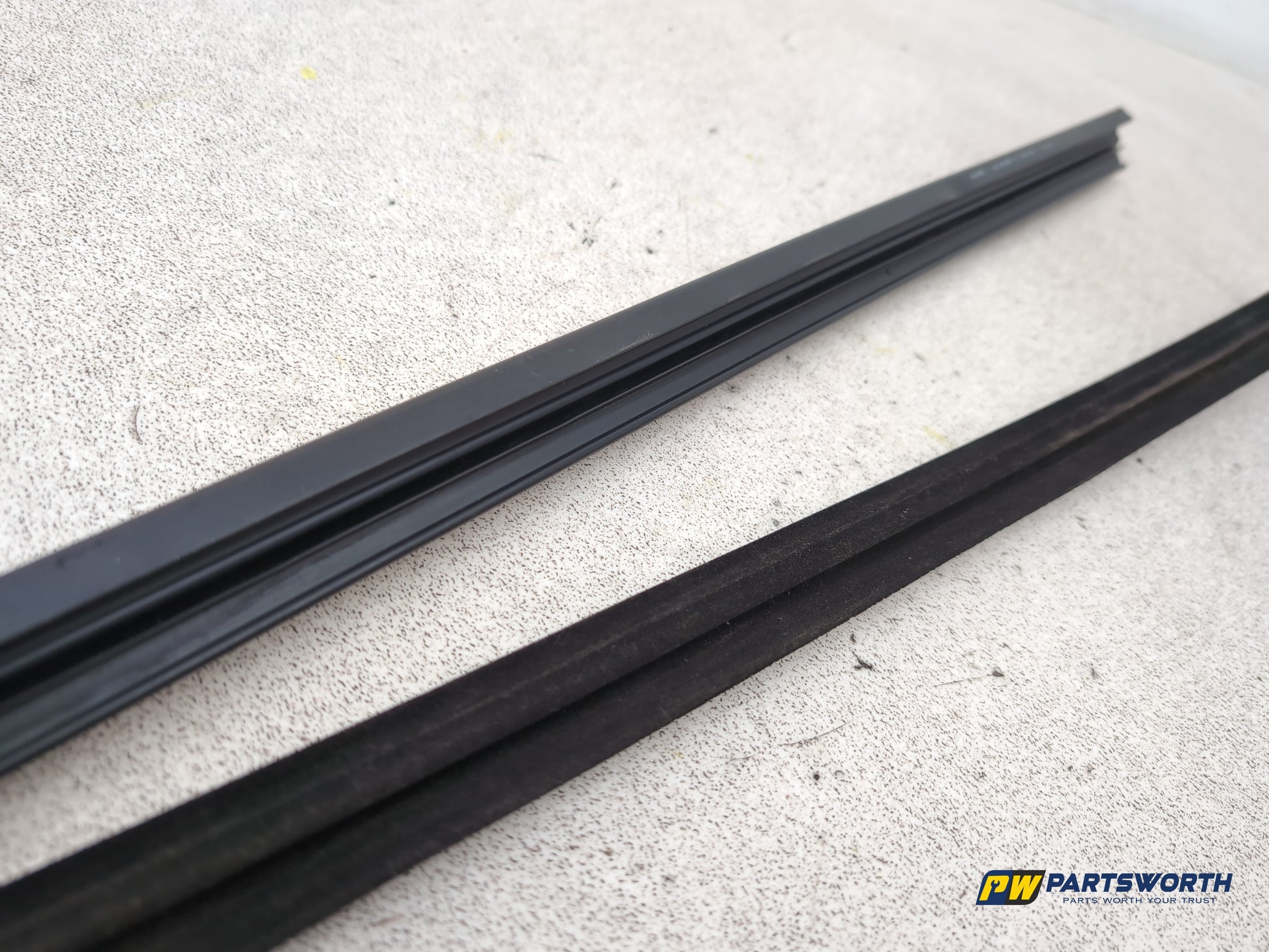 Mercedes Cls 320 Cdi Auto Right Driver Door Glass Weather Strip Trim A2197250665 - photo 6