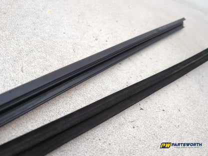 Mercedes Cls 320 Cdi Auto Right Driver Door Glass Weather Strip Trim A2197250665 - photo 6