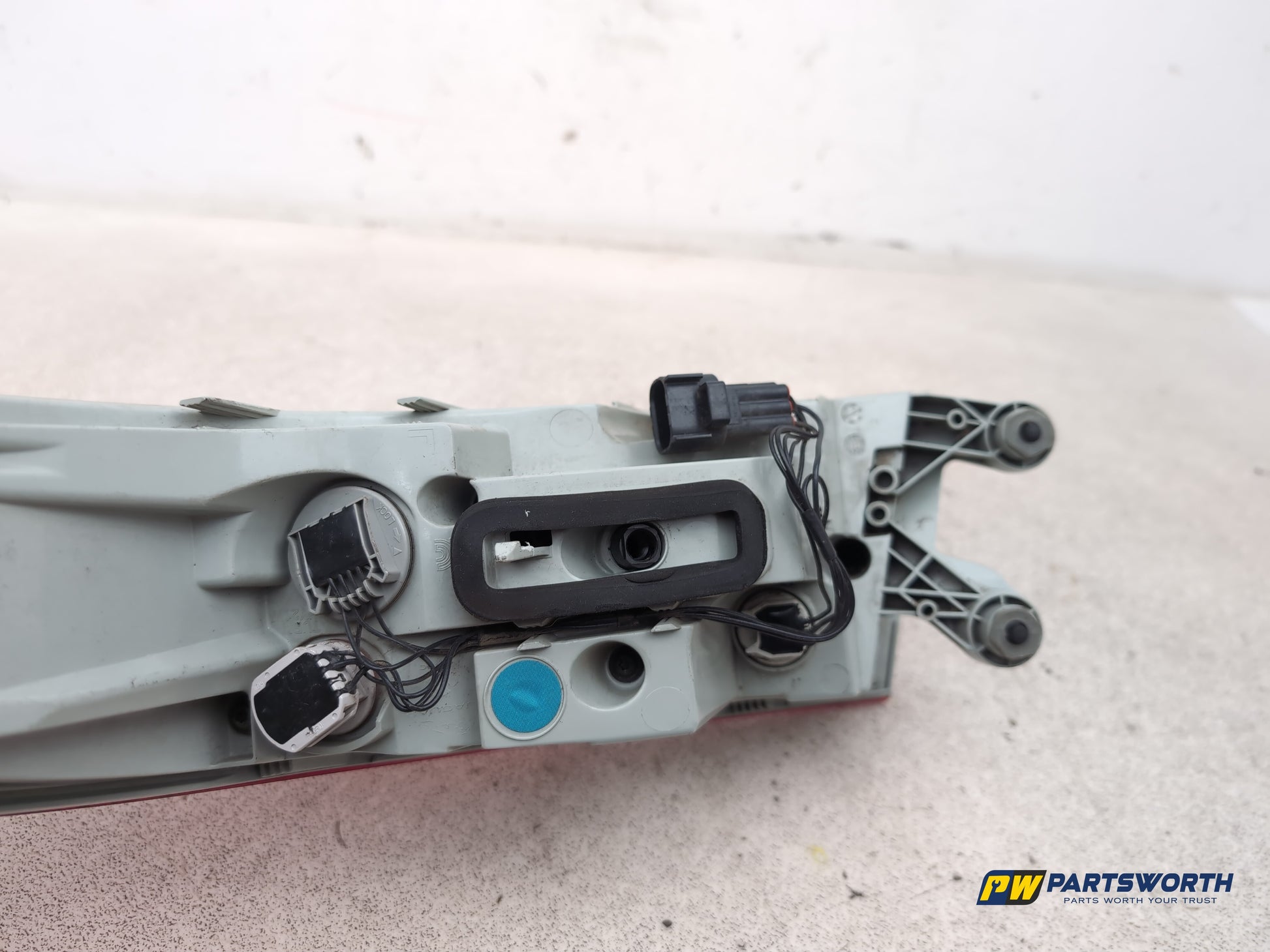 Jaguar Xf Portfolio D Lamp Assembly Rear Lh Passenger Side 2015-2017 - photo 6