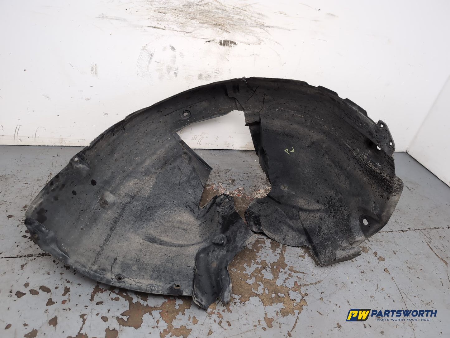 Moulding Wheel Arch Front LH 6