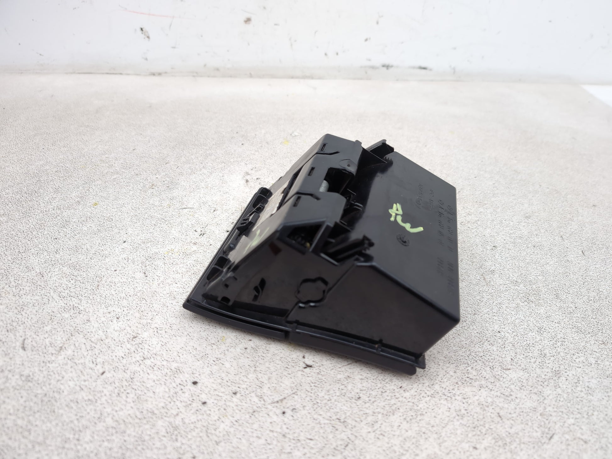 Centre Console Storage Tray 6