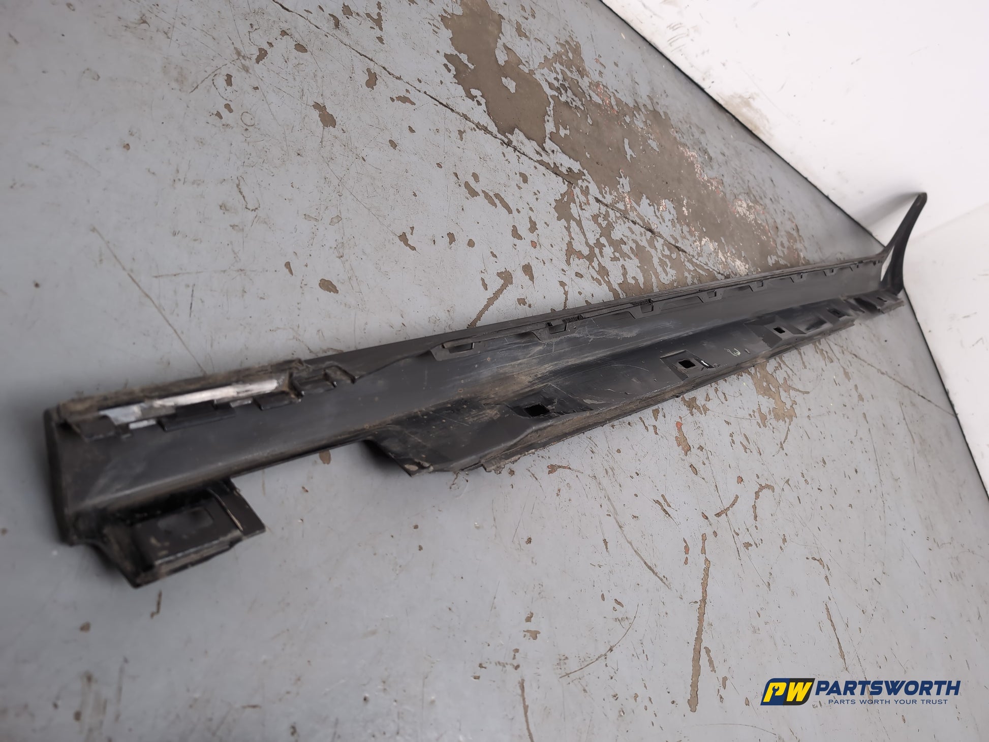 Side Skirt RH 4