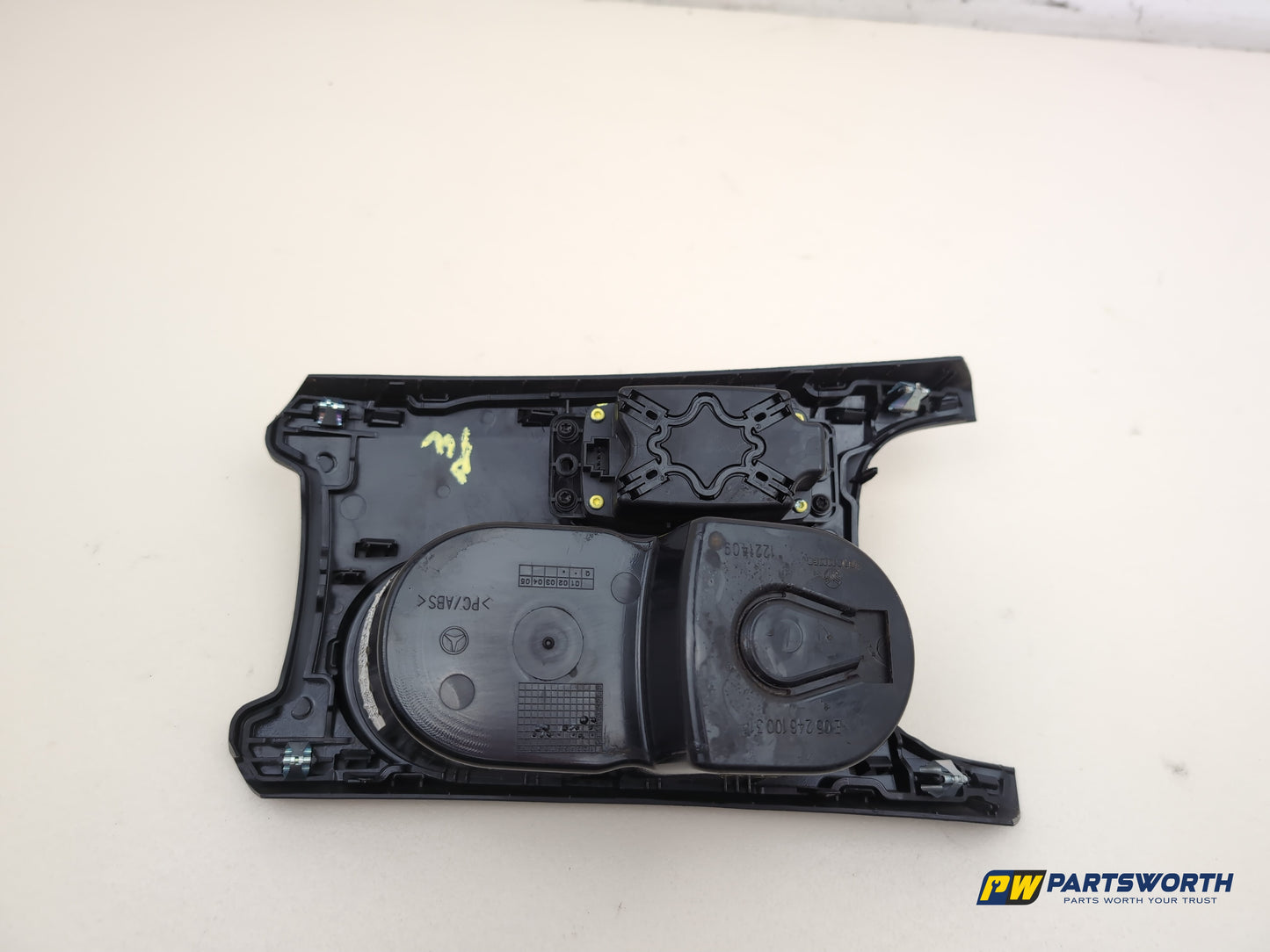 Mercedes-Benz B180 Blueefficiency Sport Centre Console Cup Holder A2466800910 - photo 6