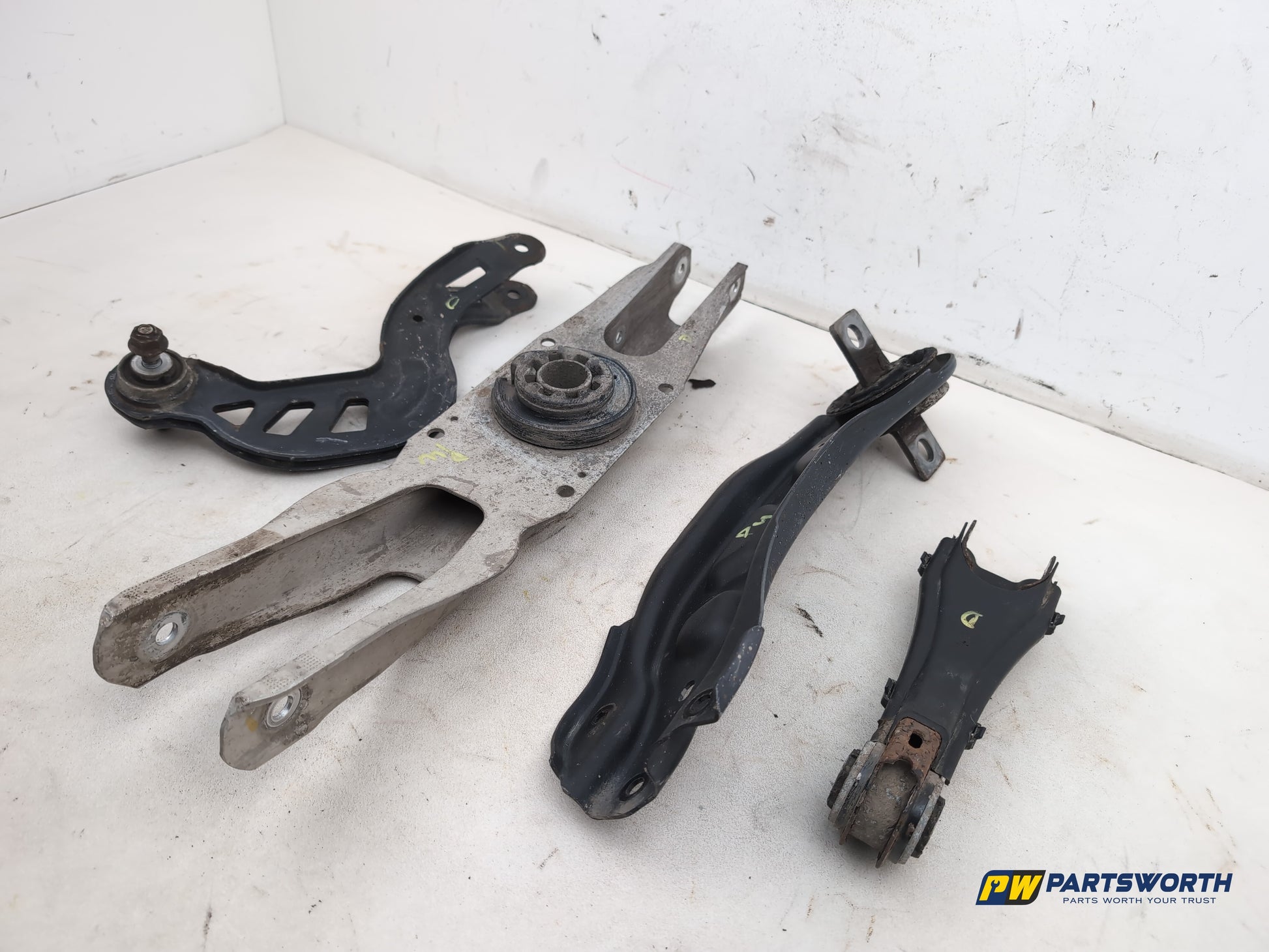 Suspension Arm Rear Wishbone RH 6