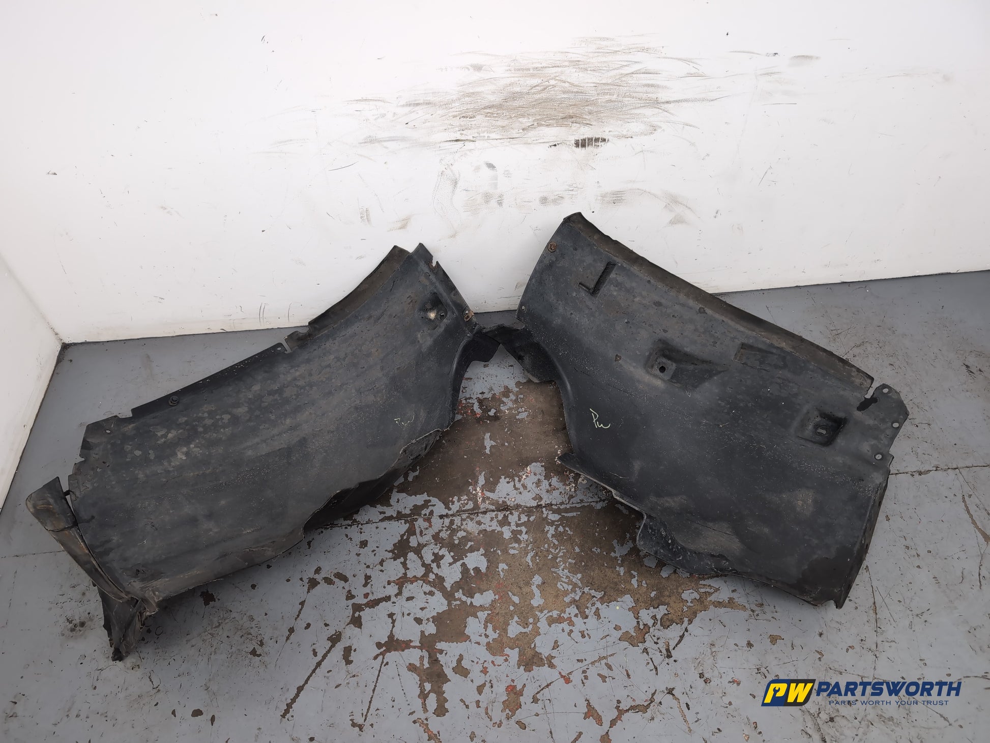 Moulding Wheel Arch Front LH 6