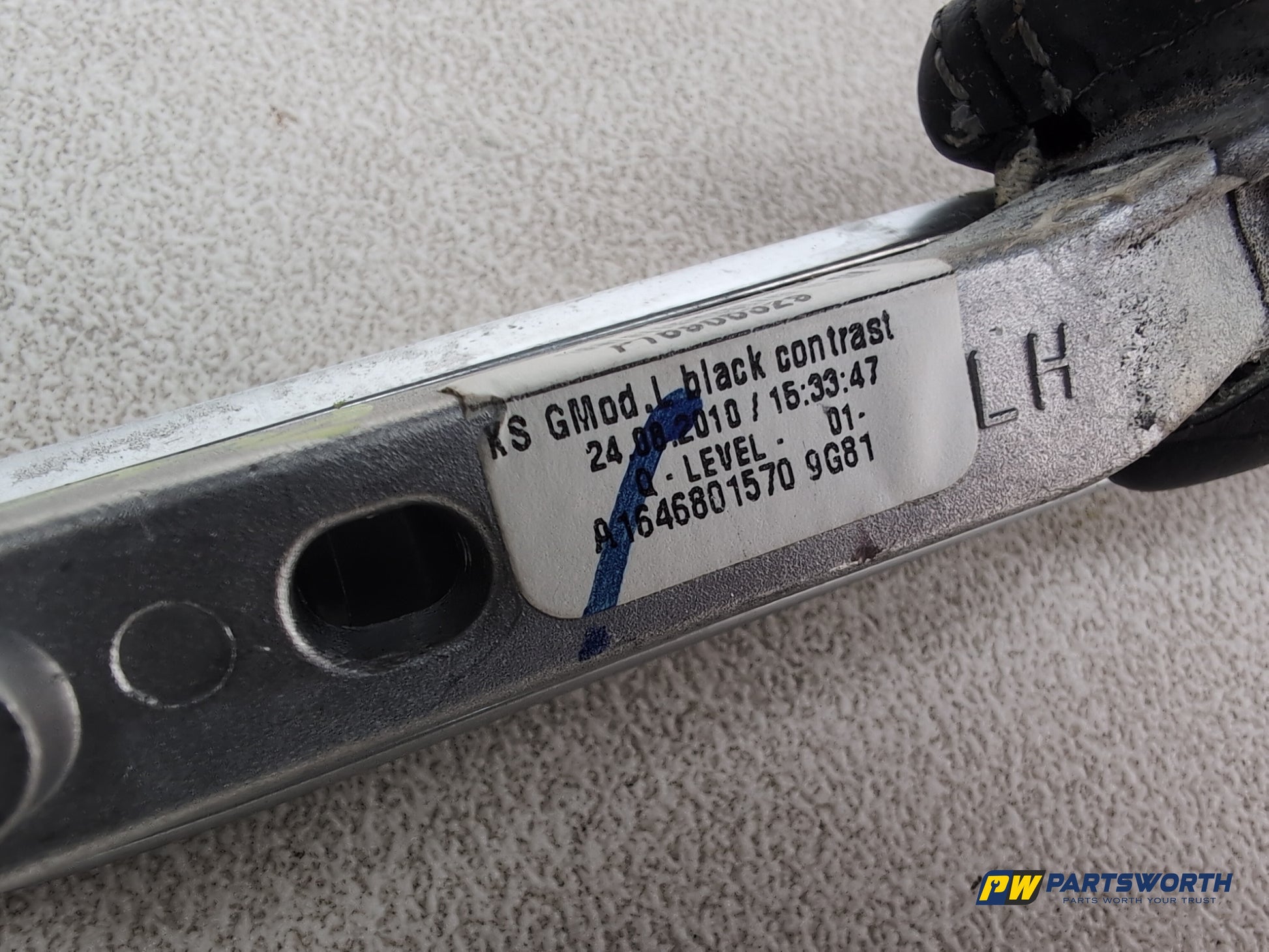 Mercedes-Benz Ml350 Spt Cdi Blueef-Cy A Centre Console Decore Trim Strip Lh Left - photo 6