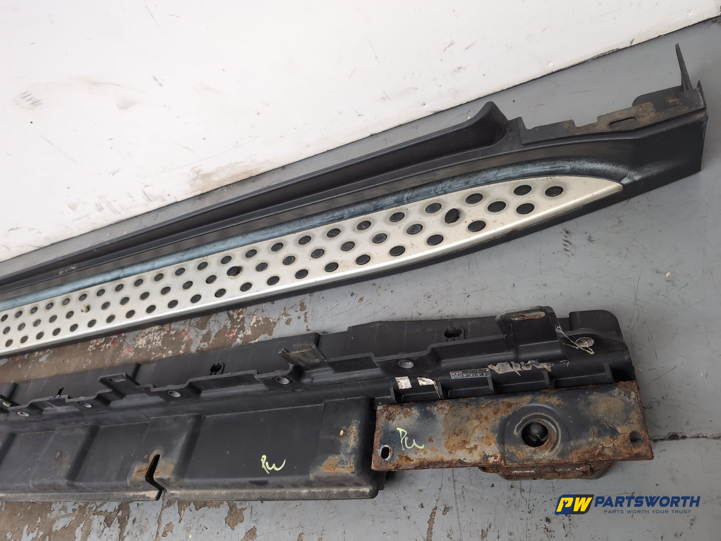Mercedes-Benz Ml350 Spt Cdi Side Skirt Rh Driver Side And Step Insert Pack - photo 6