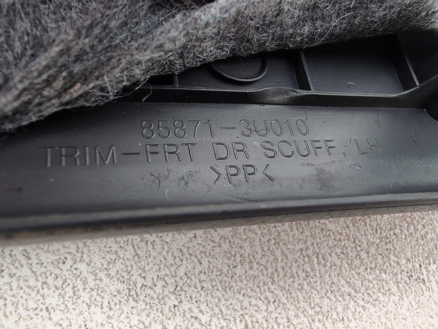 Kia Sportage 3 Sat Nav Crdi Left Front Door Step Trim 858713u010 2010-2013