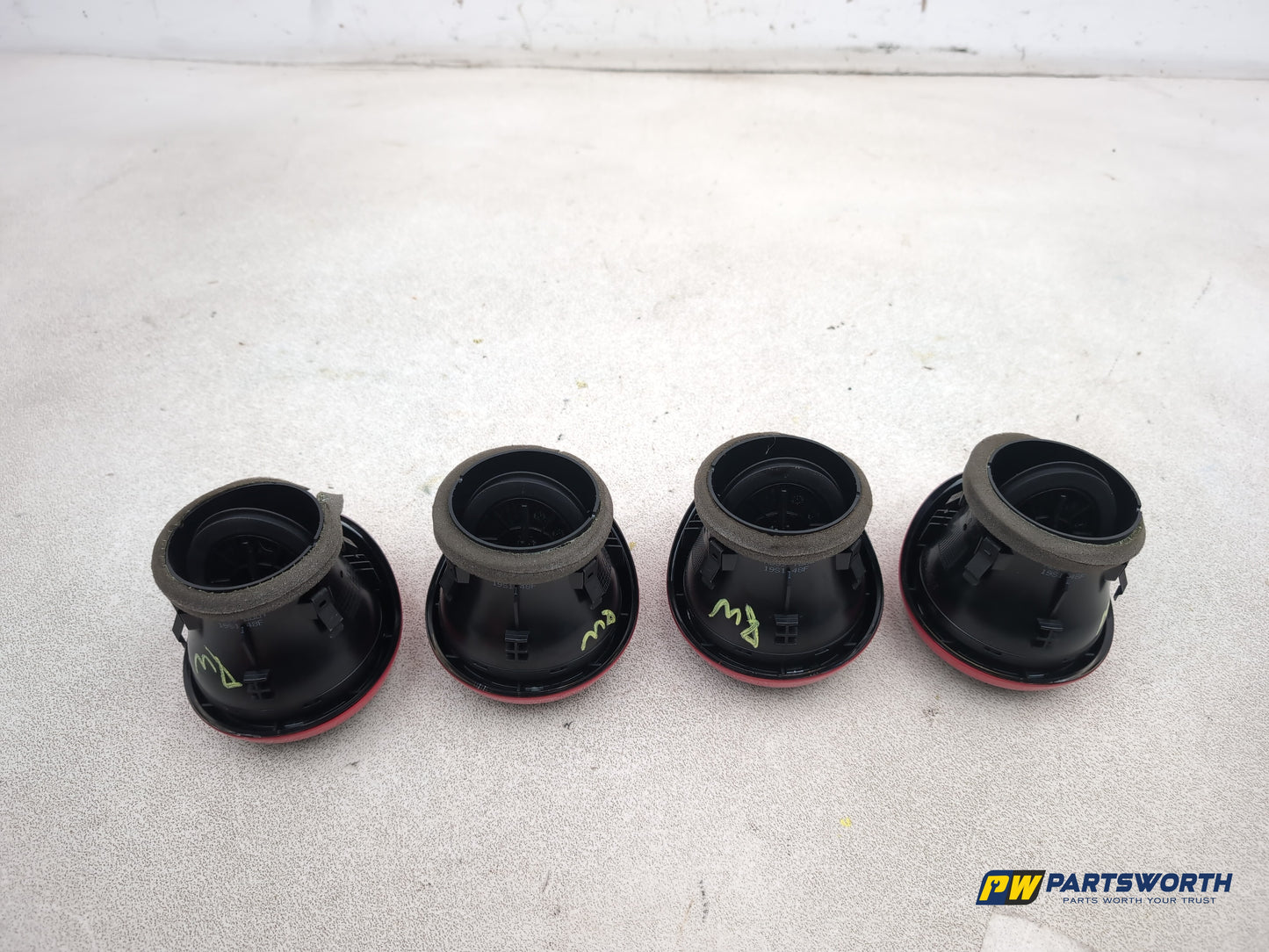 Audi A1 Contrast Edition Tdi Dashboard Air Vent Set Of 4 8x2820902 2010-2012 - photo 6