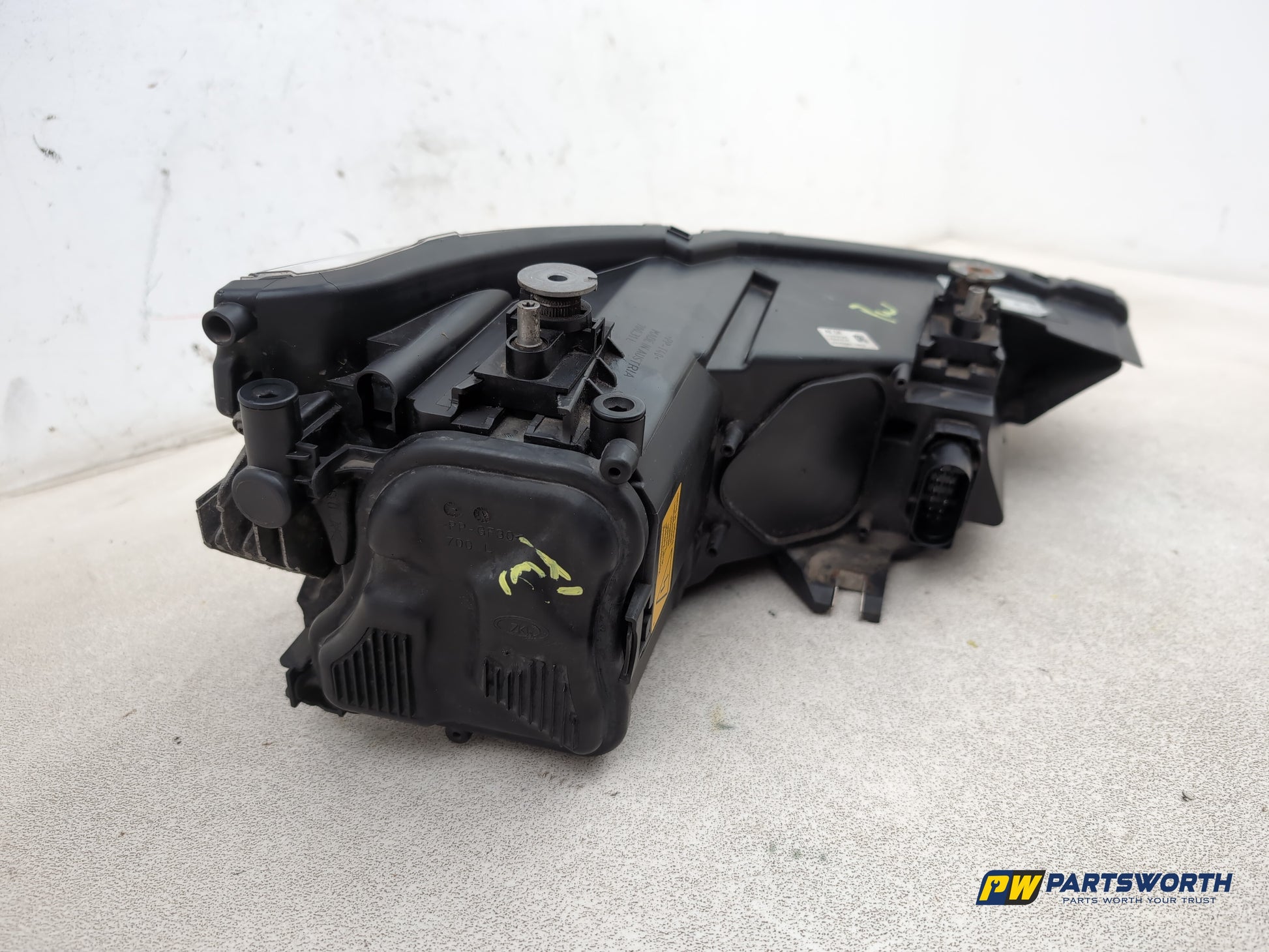 Audi A1 Contrast Edition Headlamp Lh Passenger Side Xenon 8x0941003n 2010-2012 - photo 6
