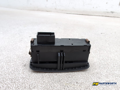 Audi A1 Contrast Edition Tdi Hazard Light Switch 2010-2012 - photo 6