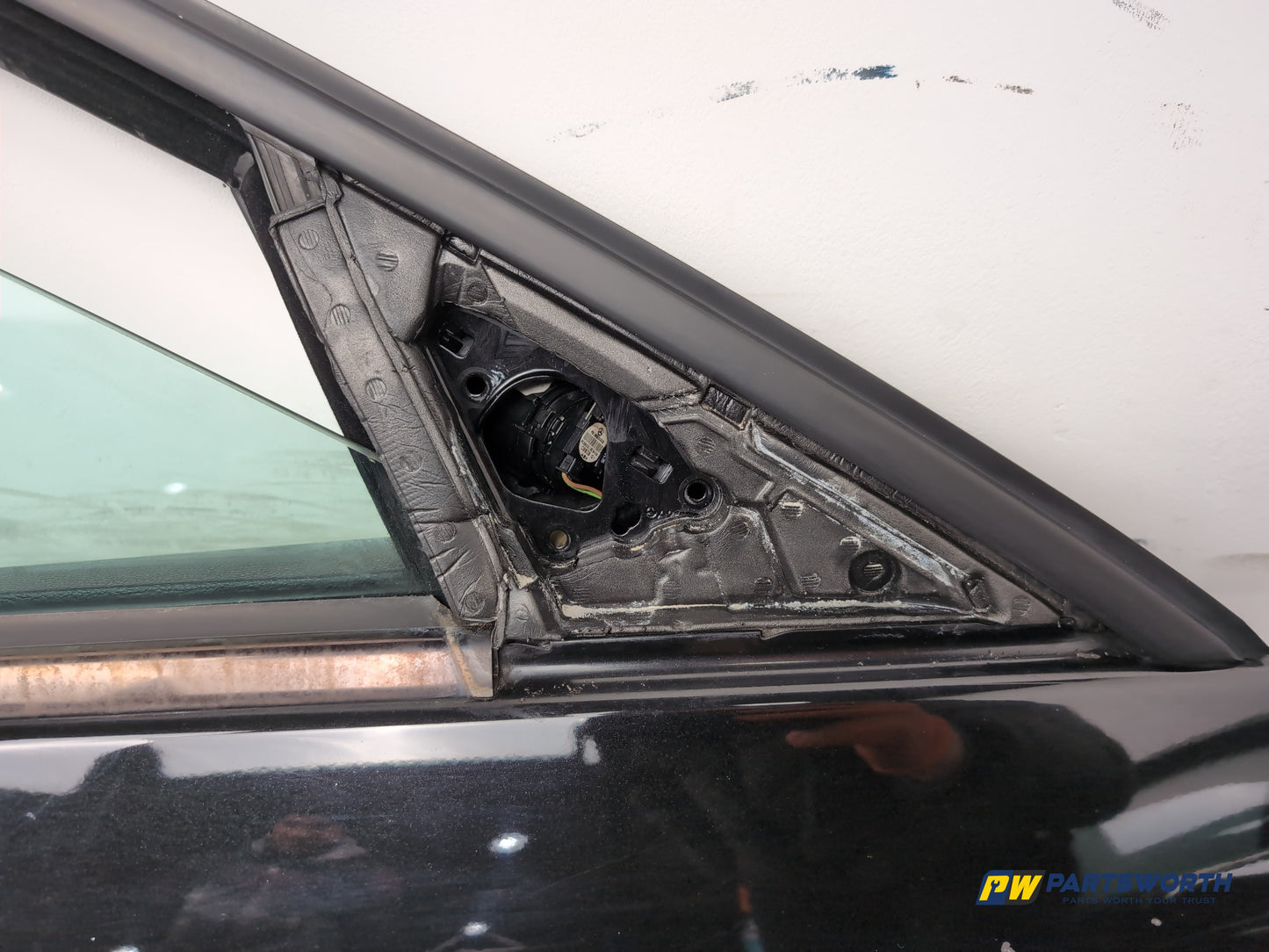 Mercedes-Benz E220 Saloon Door Front Rh Driver Side Obsidian Black Metallic C197 - photo 6