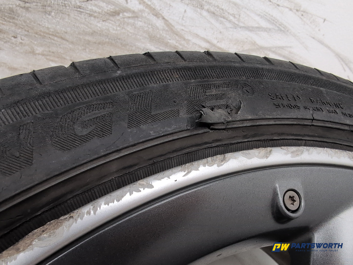 Audi A1 Contrast Edition Tdi Wheel With Tyre 215/40 R17 Silver Black 8x0601025e - photo 6