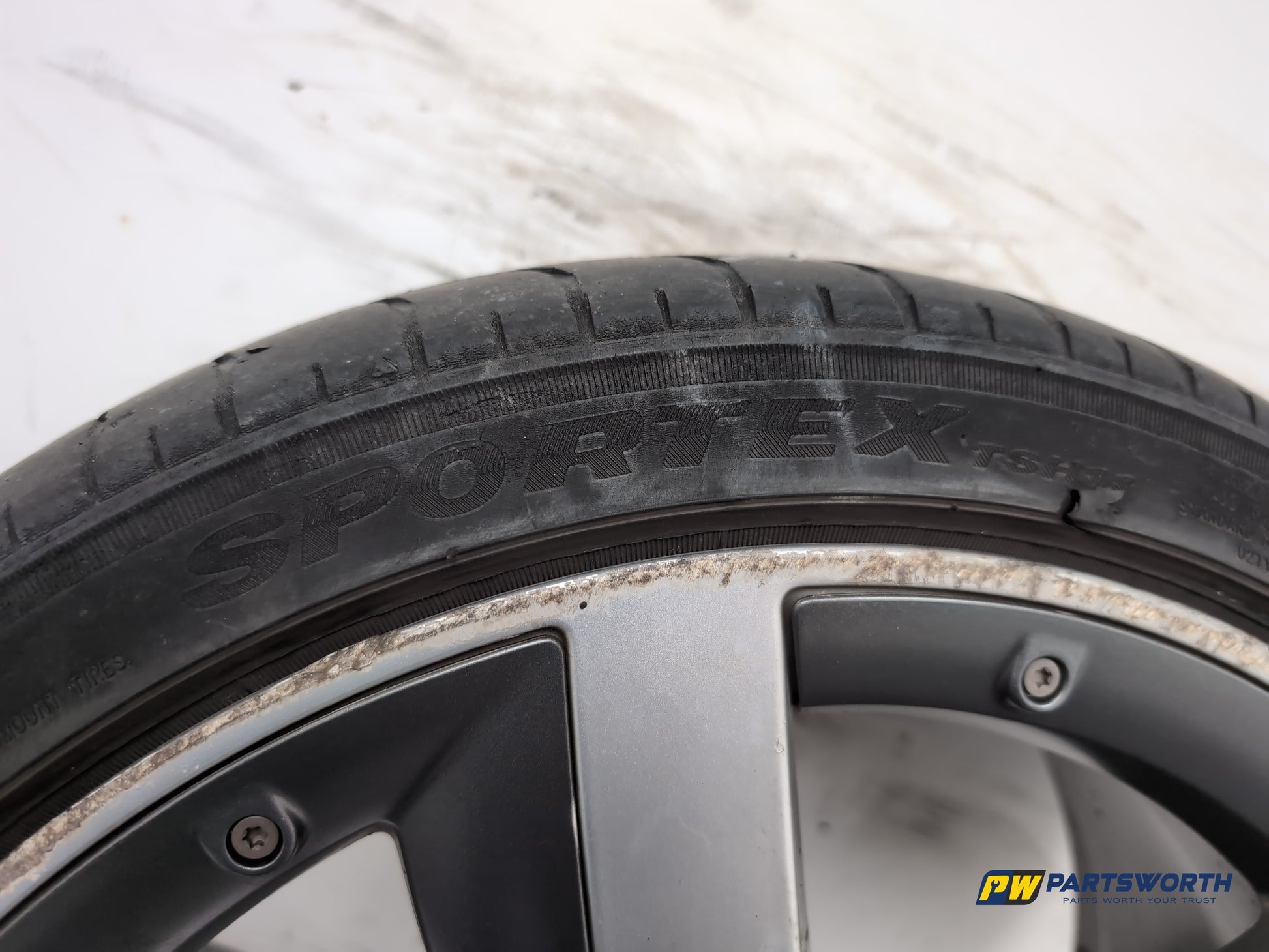 Audi A1 Contrast Edition Tdi Wheel With Tyre 215/40 R17 Silver Black 8x0601025e - photo 6