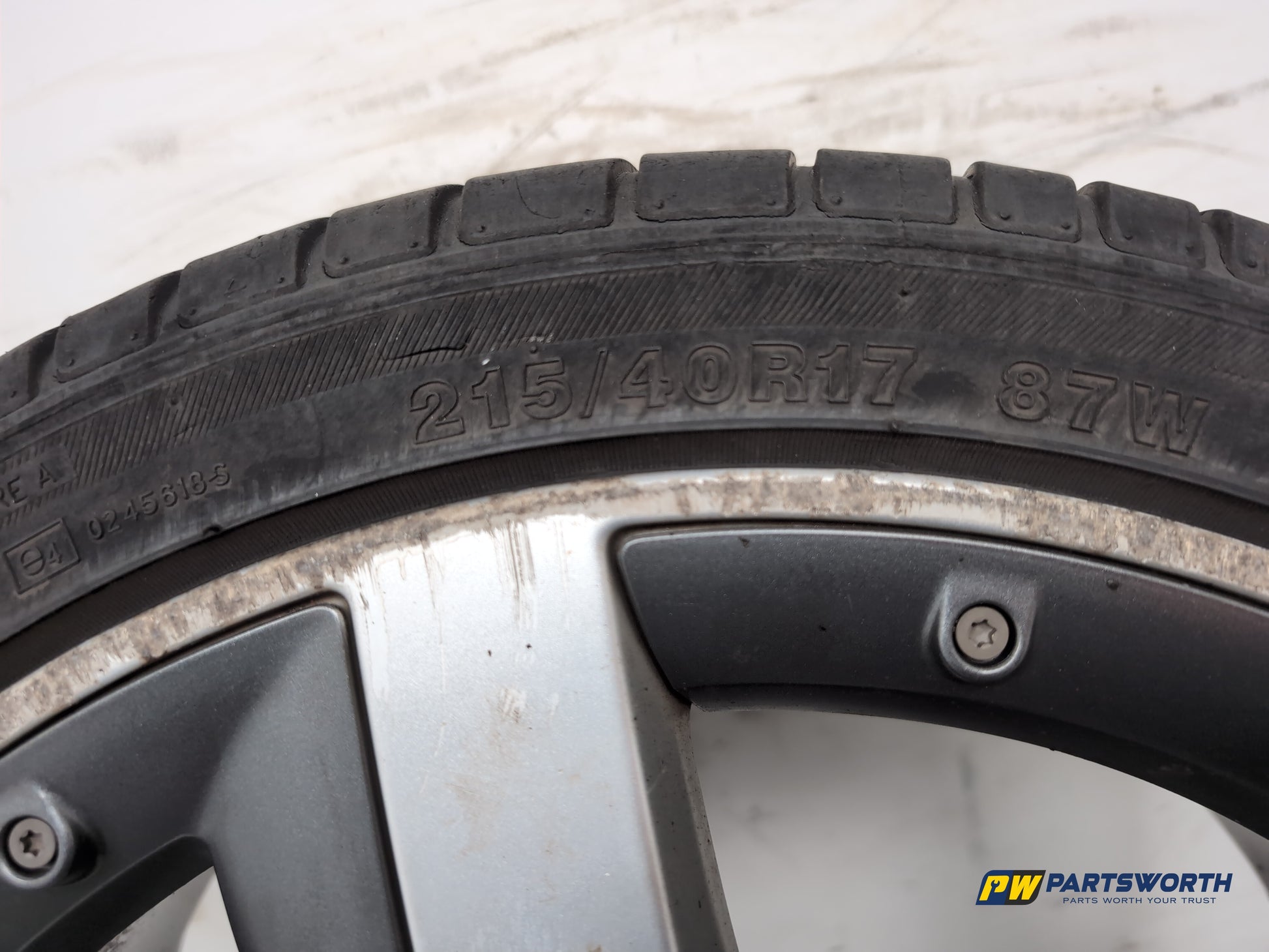Audi A1 Contrast Edition Tdi Wheel With Tyre 215/40 R17 Silver Black 8x0601025e - photo 6