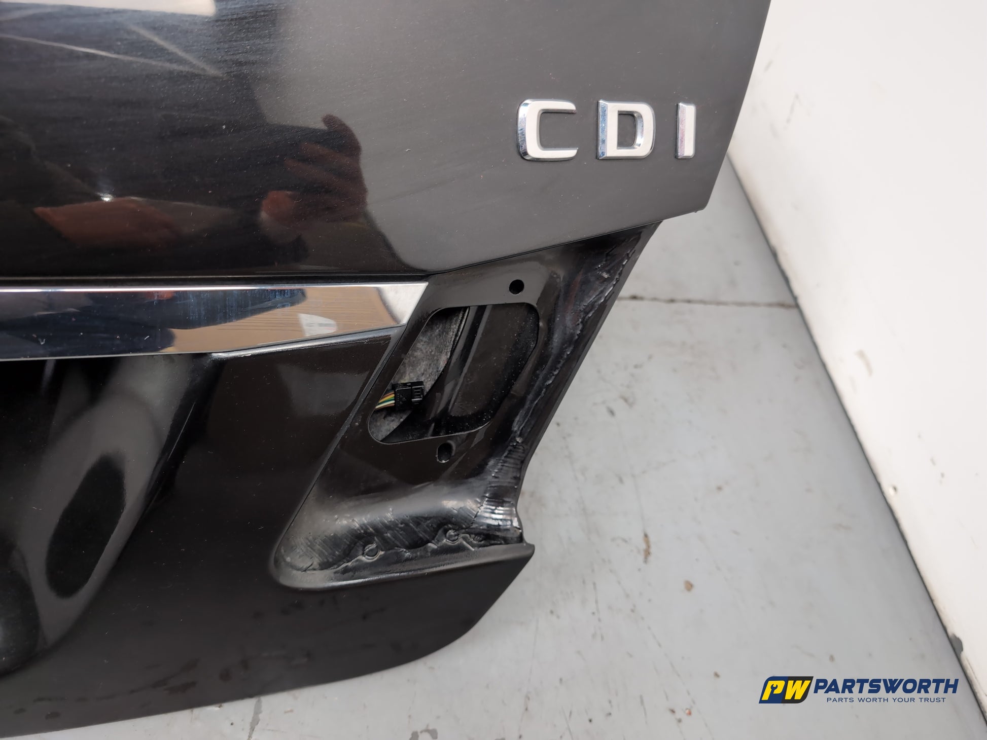 Mercedes-Benz E220 Saloon Boot Lid Obsidian Black Metallic C197 2009-2013 - photo 6
