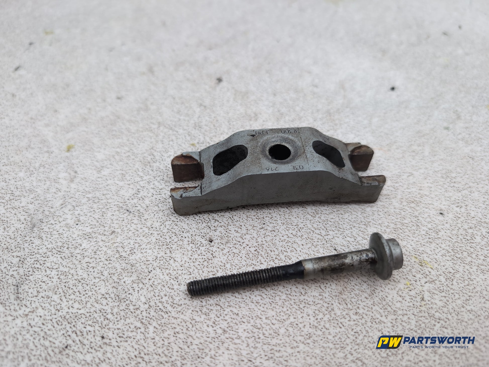 Audi A1 Contrast Edition Tdi 1.6l Diesel Fuel Injector Holding Clamp Bracket - photo 10
