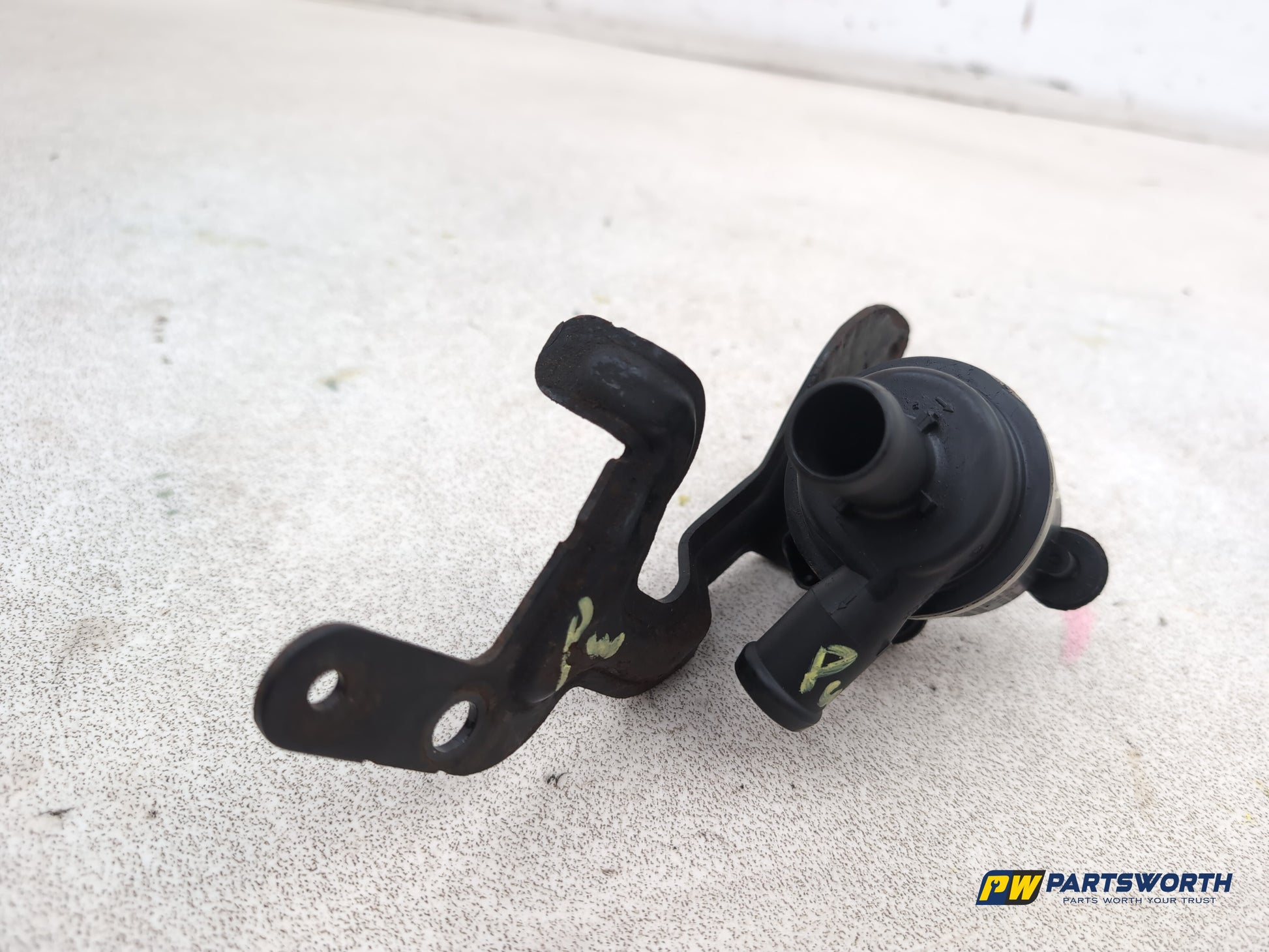Audi A1 Contrast Edition 1.6l Diesel Auxiliary Water Pump 6r0965561a 2008-2012 - photo 6