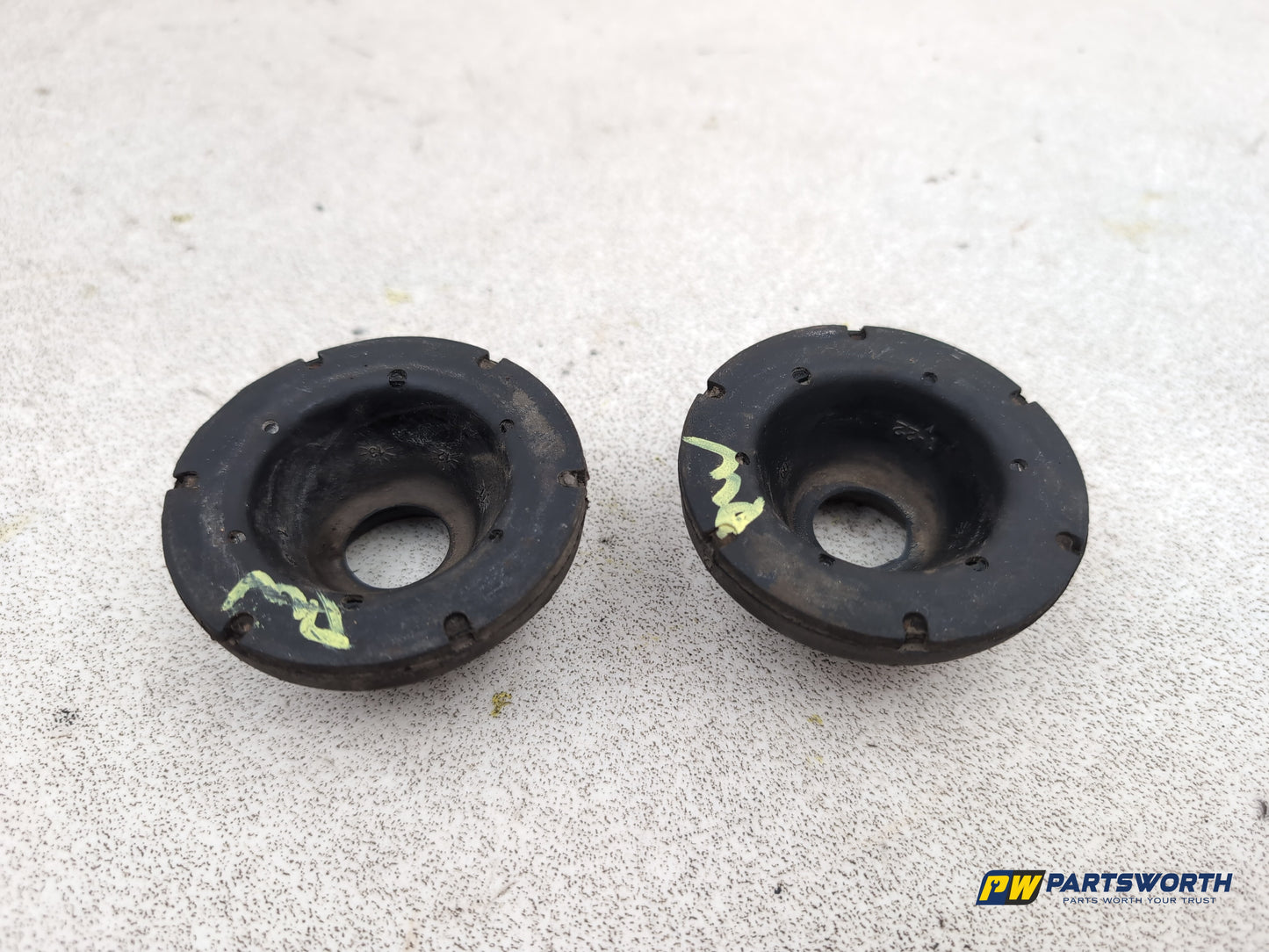 Audi A1 Contrast Edition Tdi Rear Spring Support Rubber Mount Pair 1j0512149b - photo 6