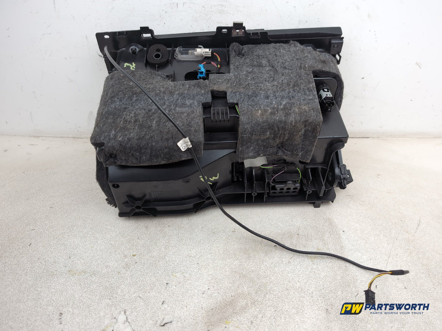 Mercedes-Benz E220 E-Class W212 Saloon Glove Compartment Assembly A2126800391 - photo 6