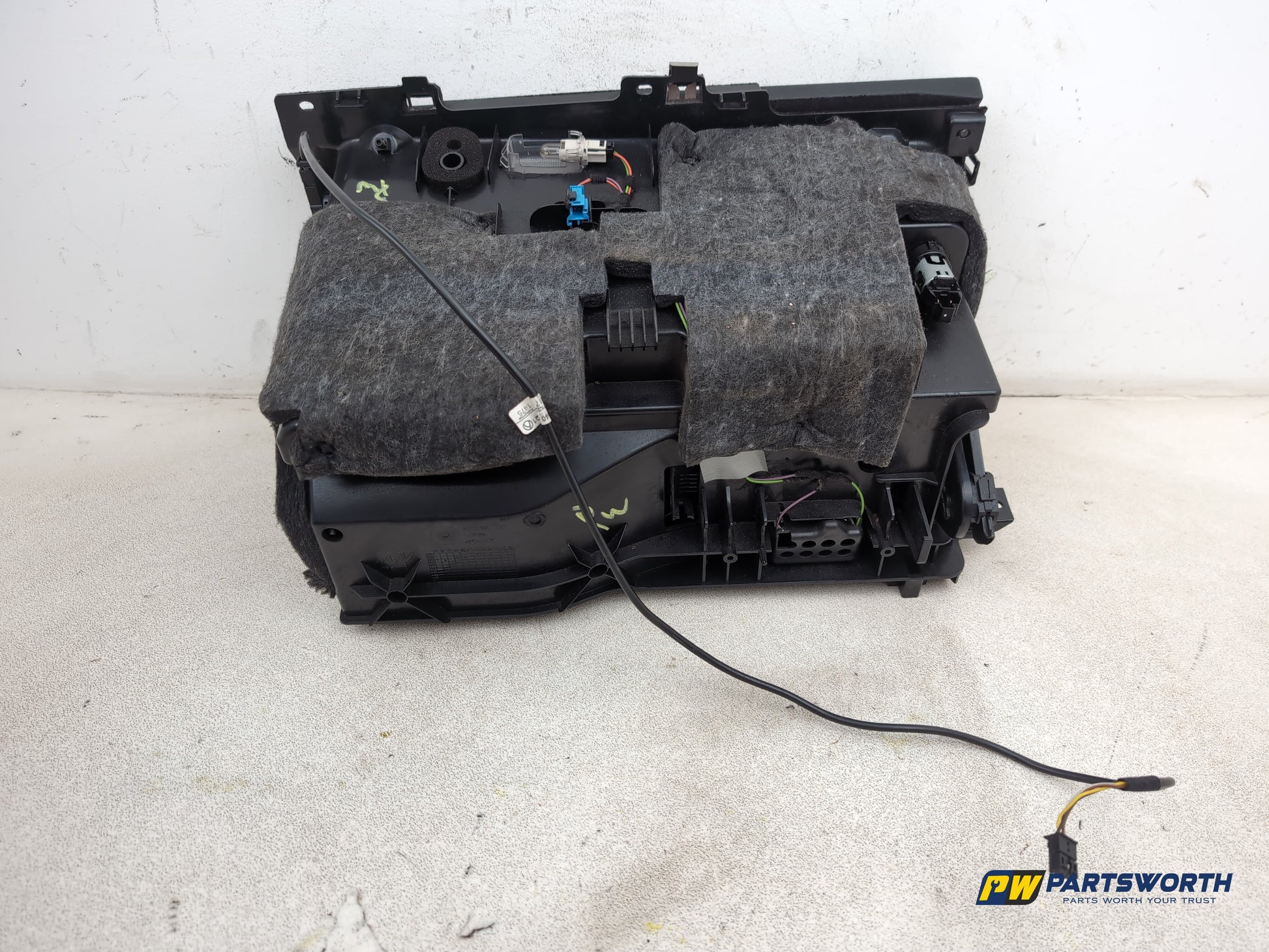 Mercedes-Benz E220 E-Class W212 Saloon Glove Compartment Assembly A2126800391 - photo 6