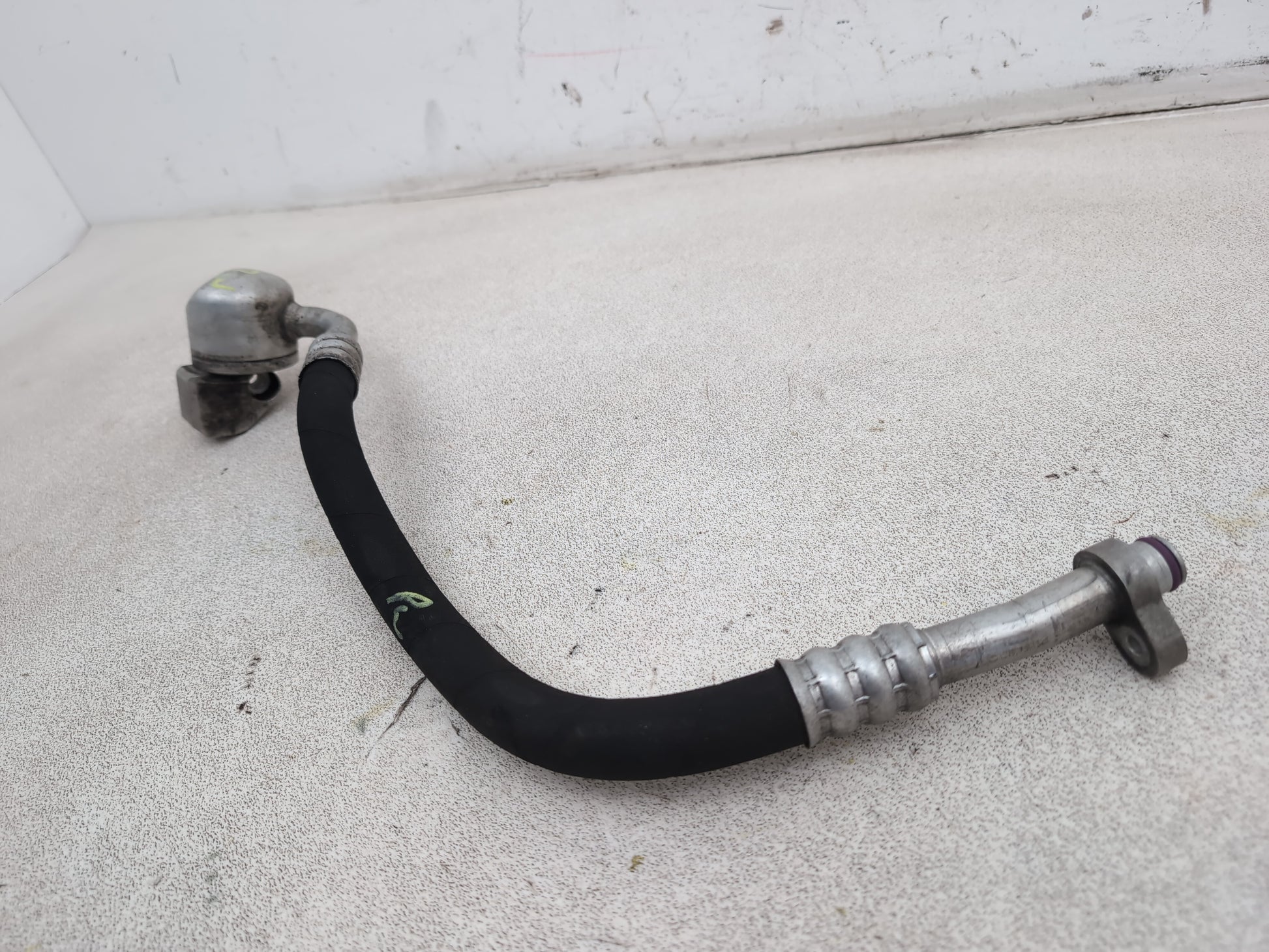 Mercedes-Benz E220 W212 Air Conditioning A/C Pipe Air Con Hose Pipe A2128305415 - photo 6