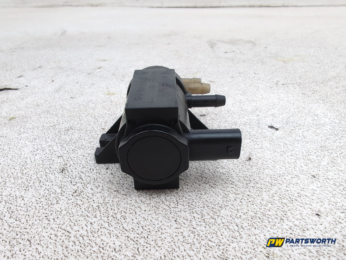 Mercedes-Benz E220 E-Class W212 Turbo Solenoid Valve A0071531428 2009-2016 - photo 6