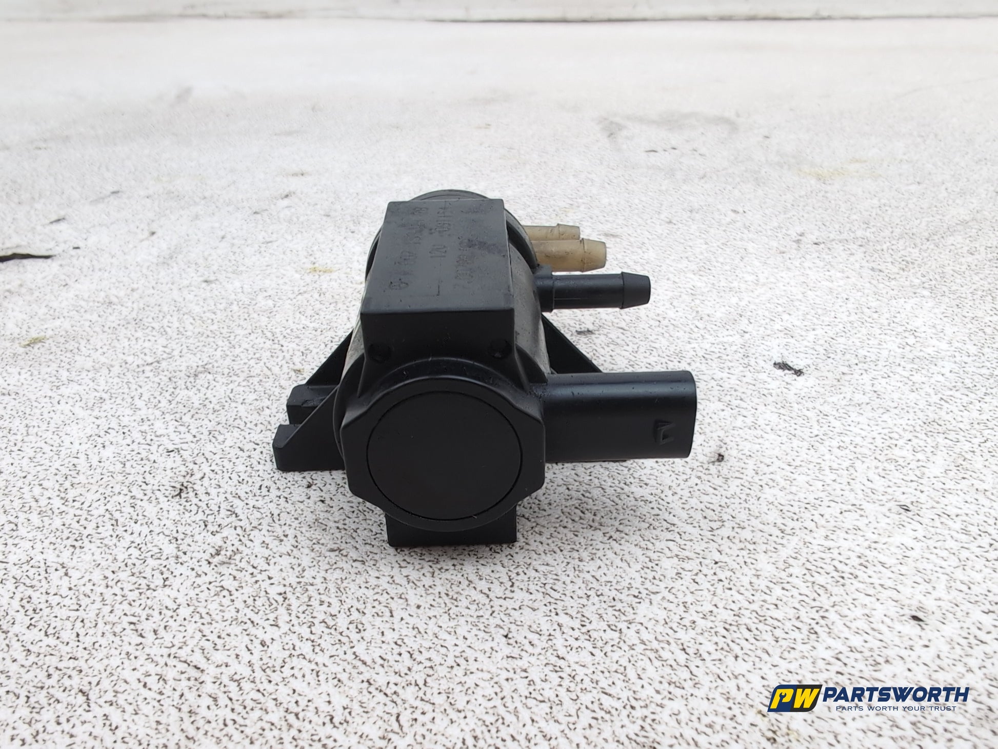 Mercedes-Benz E220 E-Class W212 Turbo Solenoid Valve A0071531428 2009-2016 - photo 6