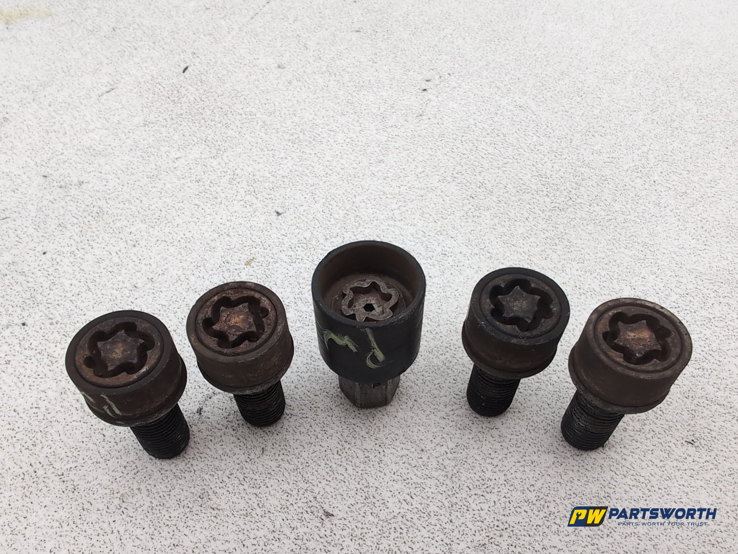 Mercedes-Benz B200 B-Class W245 Wheel Lock Nut Set B66470155 - photo 6