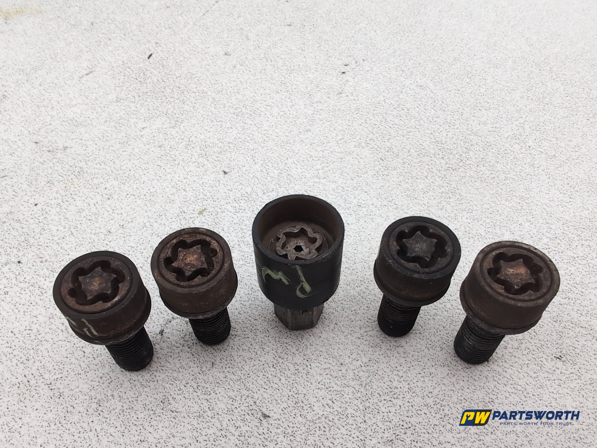 Mercedes-Benz B200 B-Class W245 Wheel Lock Nut Set B66470155 - photo 6