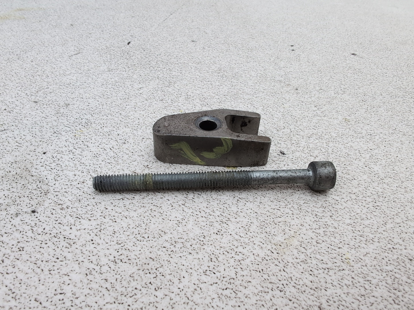 Mercedes-Benz B200 B-Class W245 2.0l Diesel Fuel Injecor Holding Clamp 2005-2011 - photo 6