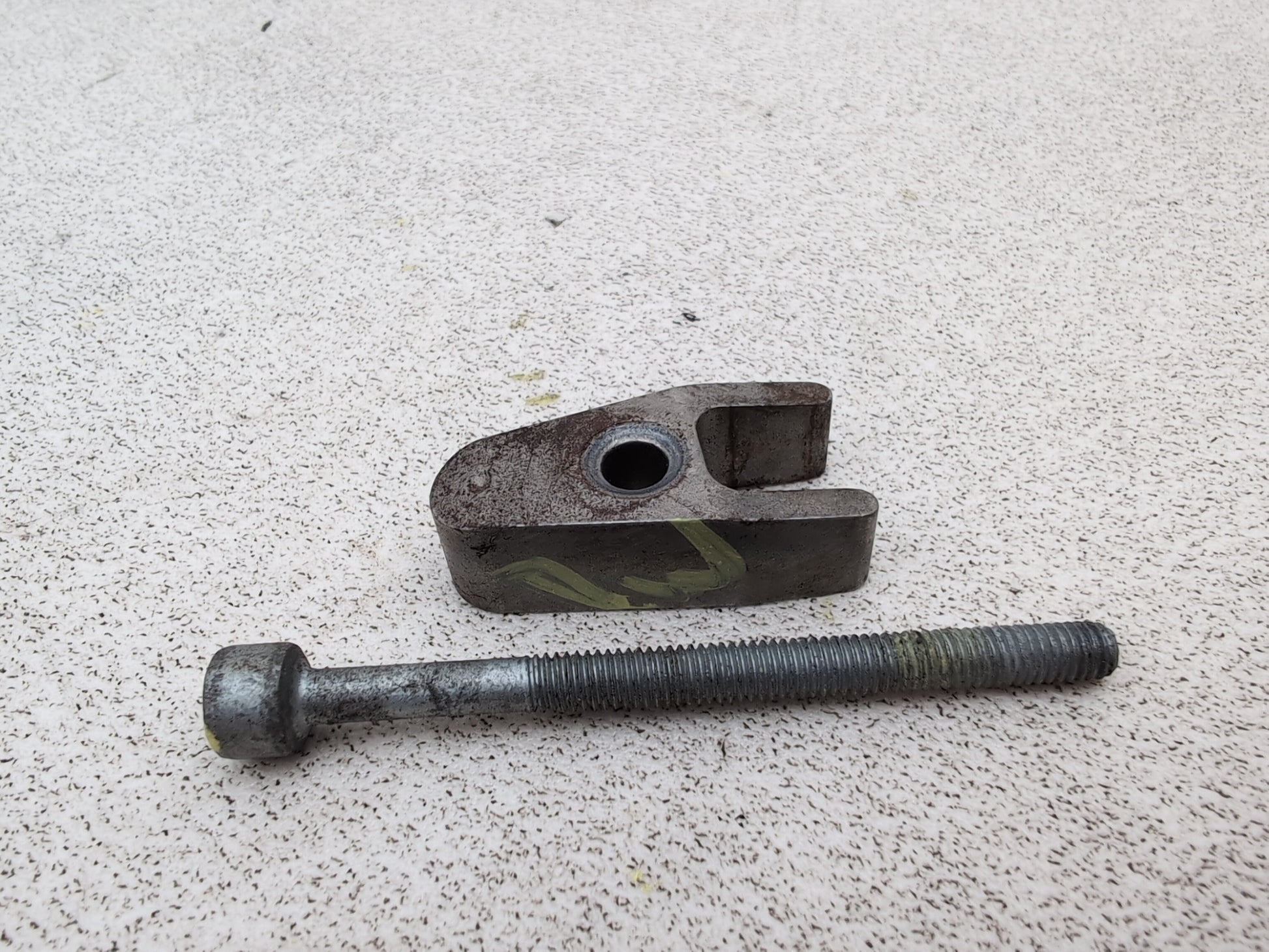 Mercedes-Benz B200 B-Class W245 2.0l Diesel Fuel Injecor Holding Clamp 2005-2011 - photo 6