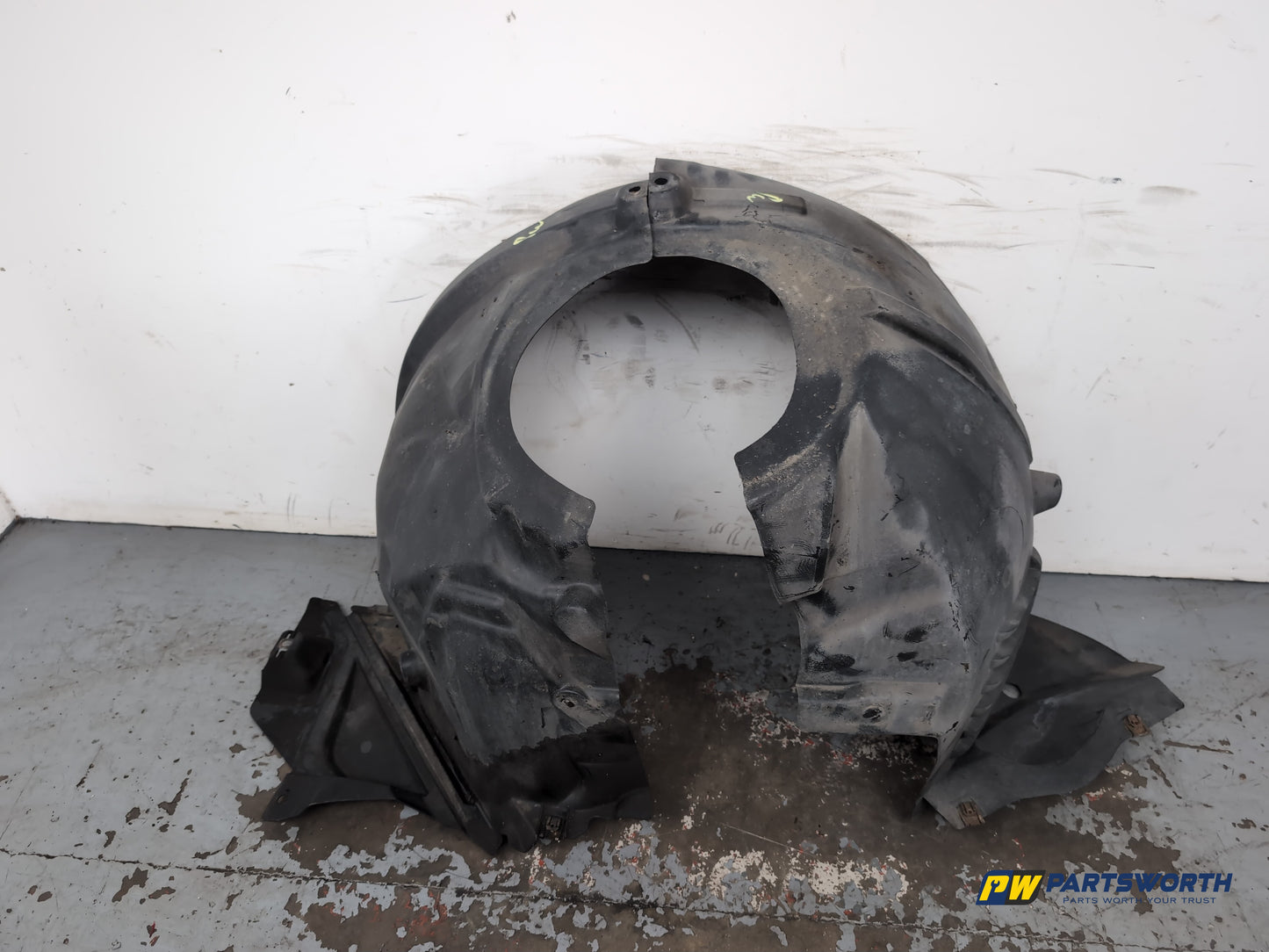 Moulding Wheel Arch Front LH 6