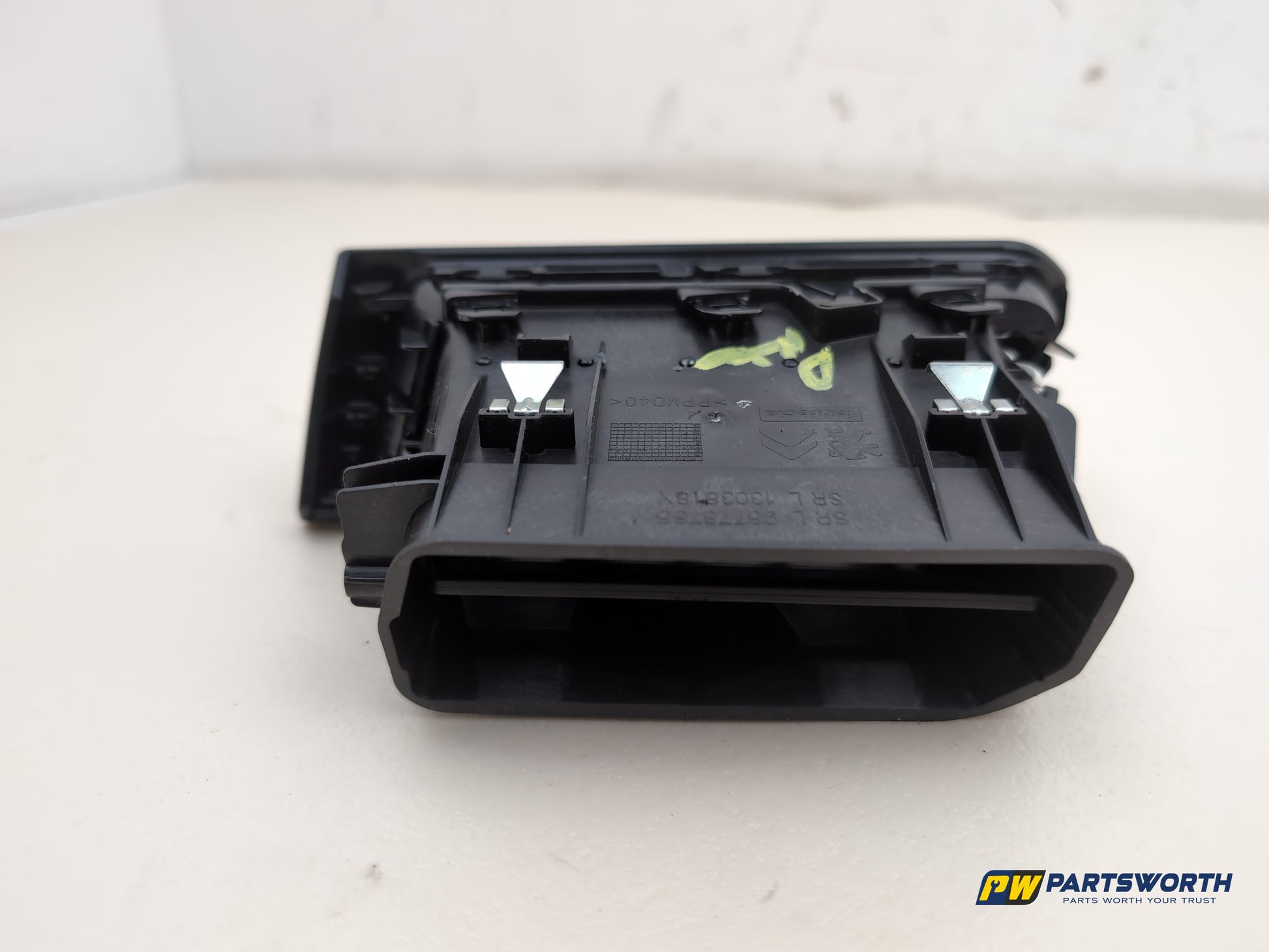 Peugeot 308 Allure Blue Hdi Front Driver Side Dashboard Air Vent 96778765 - photo 6