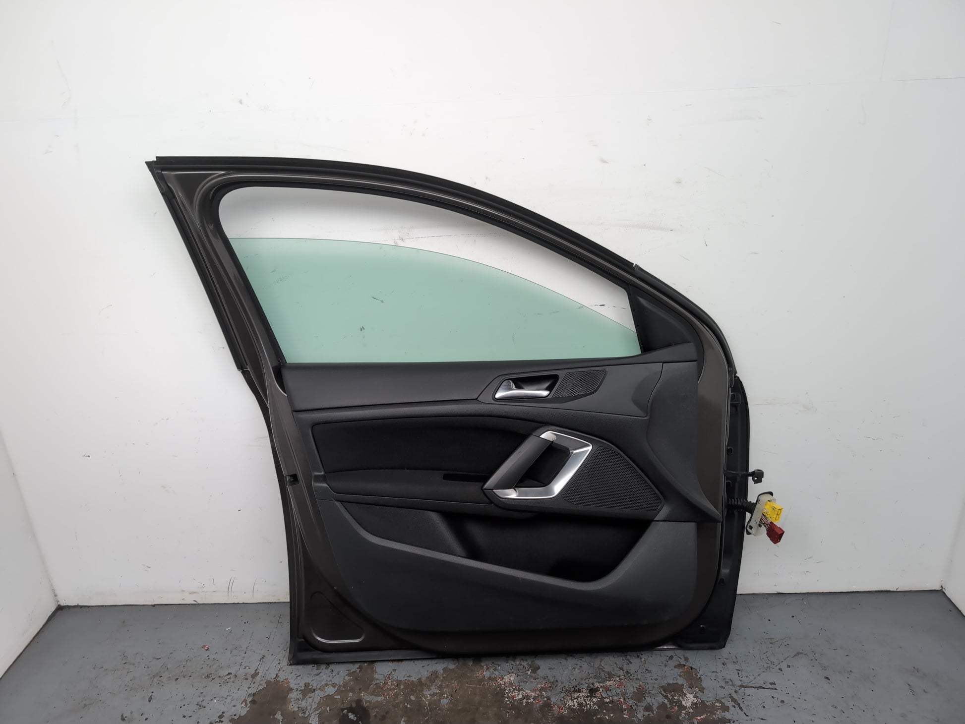 Door Front LH 6